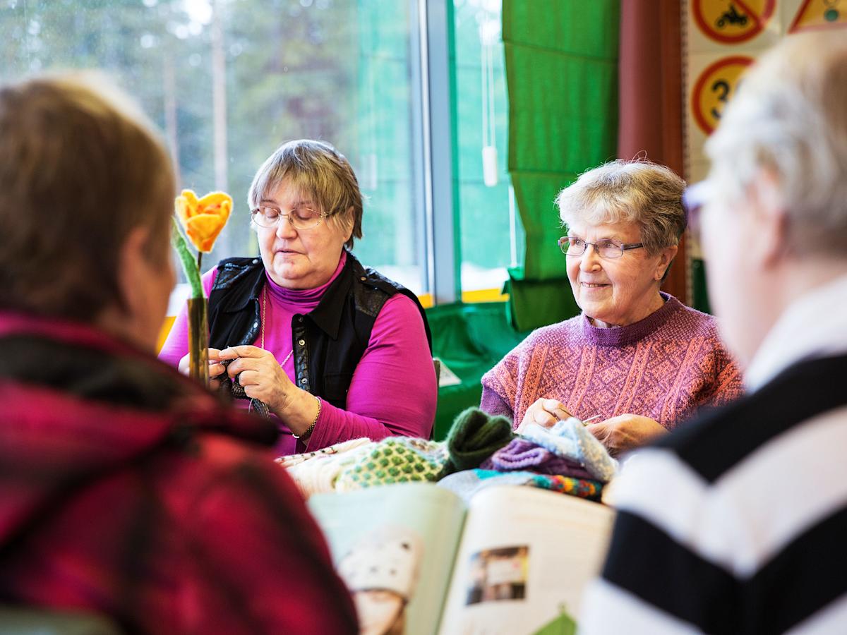Inkeri Lehikoinen (vas.) ja Kaija Eronen