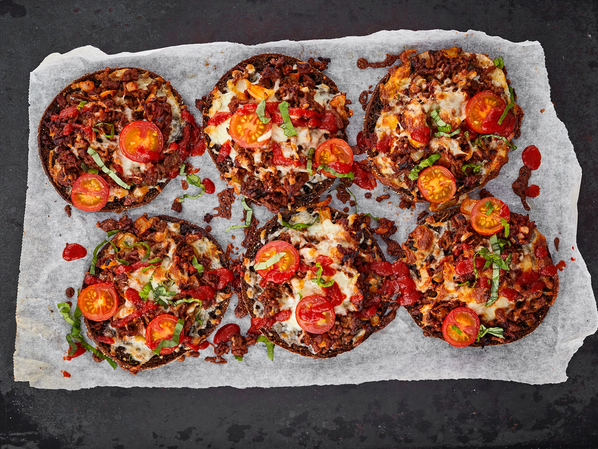 Tuliset ruisleipäpizzat