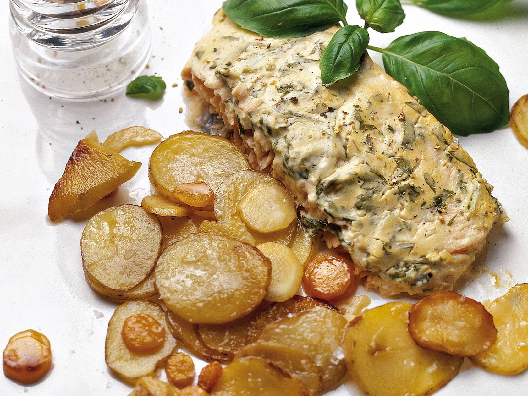 Sinappilohi ja makeat juurekset