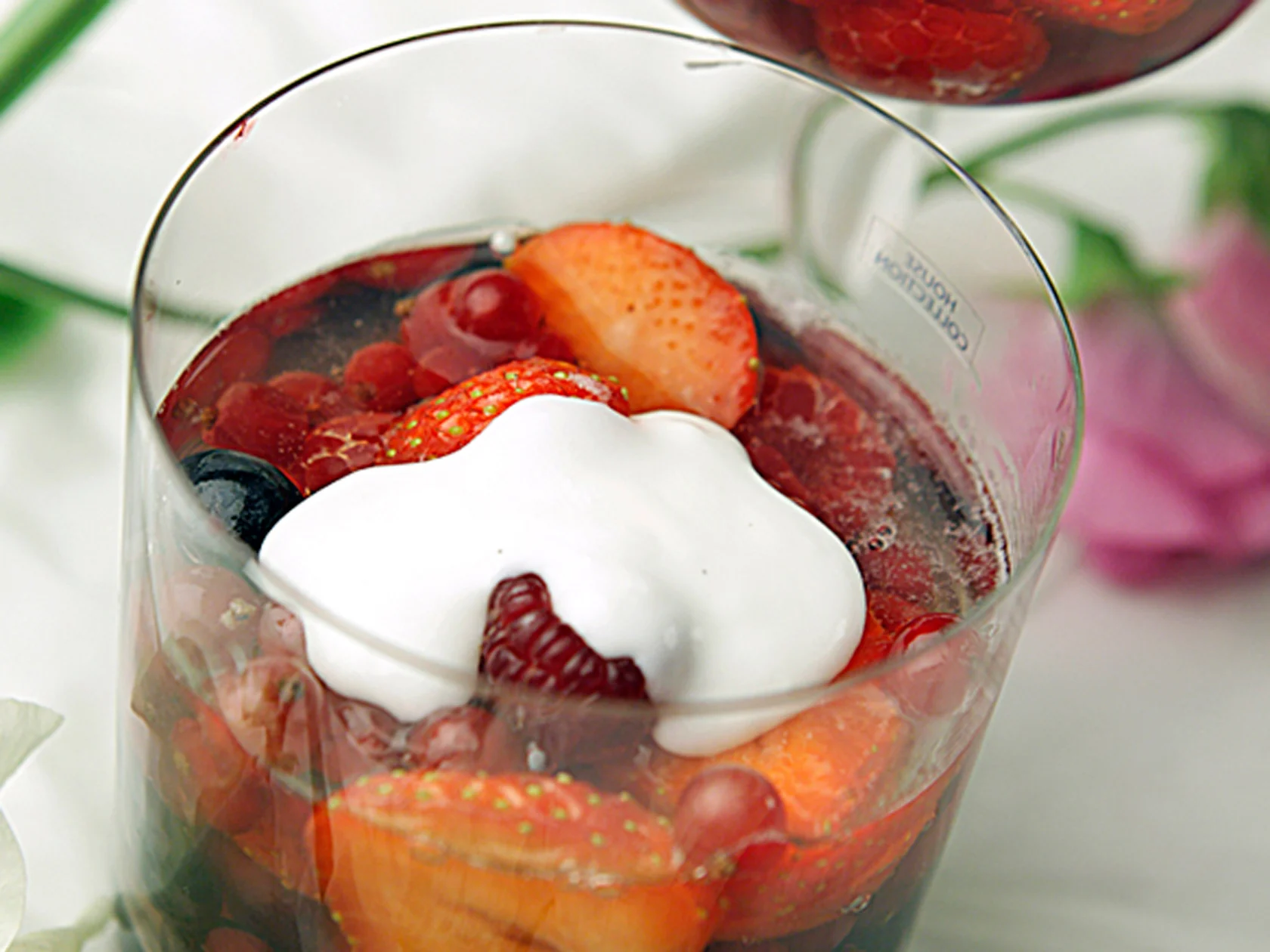 Marjahyytelö ja kookoskastike