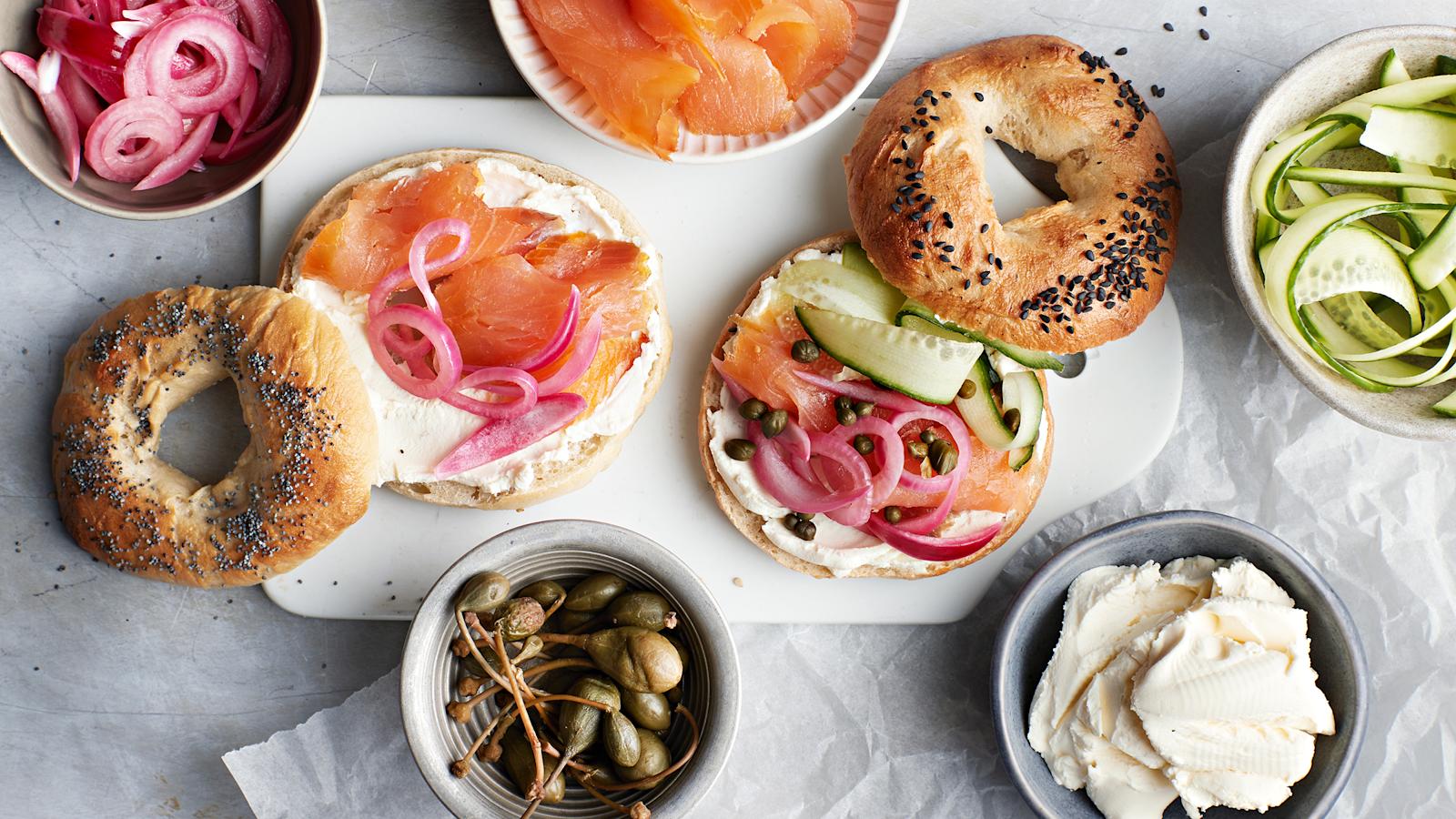 Bagelit lohitäytteellä