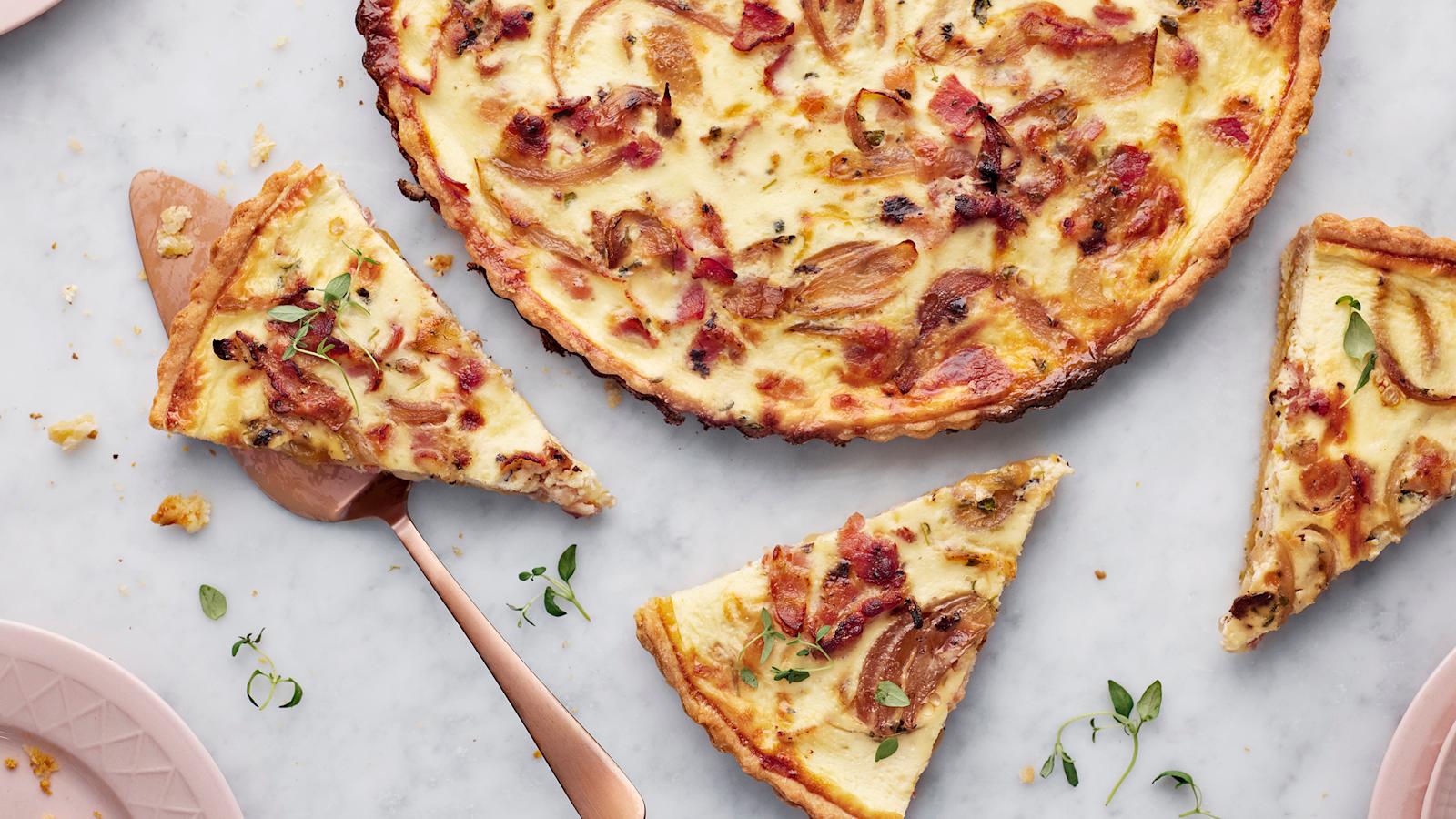 Pekoni-sipulipiirakka