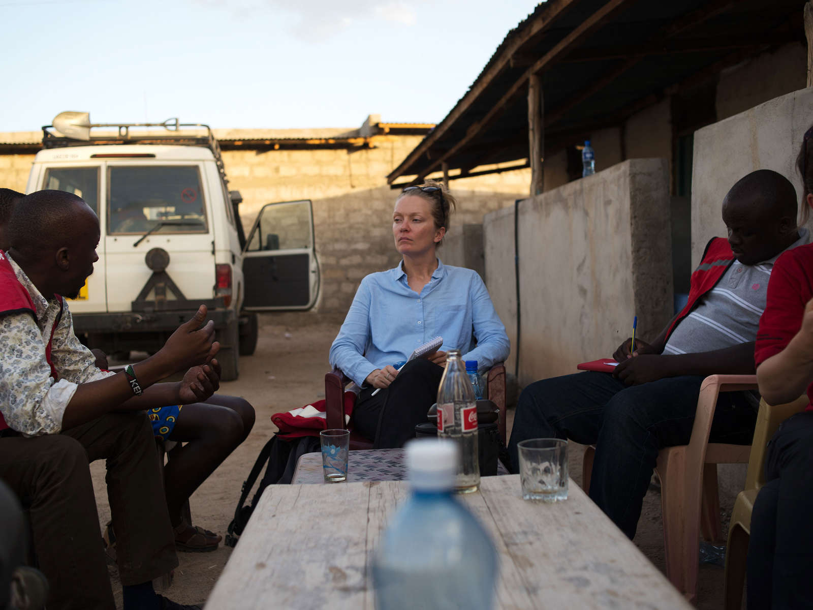 Suomen Punaisen Ristin avustustyöntekijä Tiia Haapaniemi työskentelee tiiviissä yhteistyössä Kenian Punaisen Ristin kanssa.