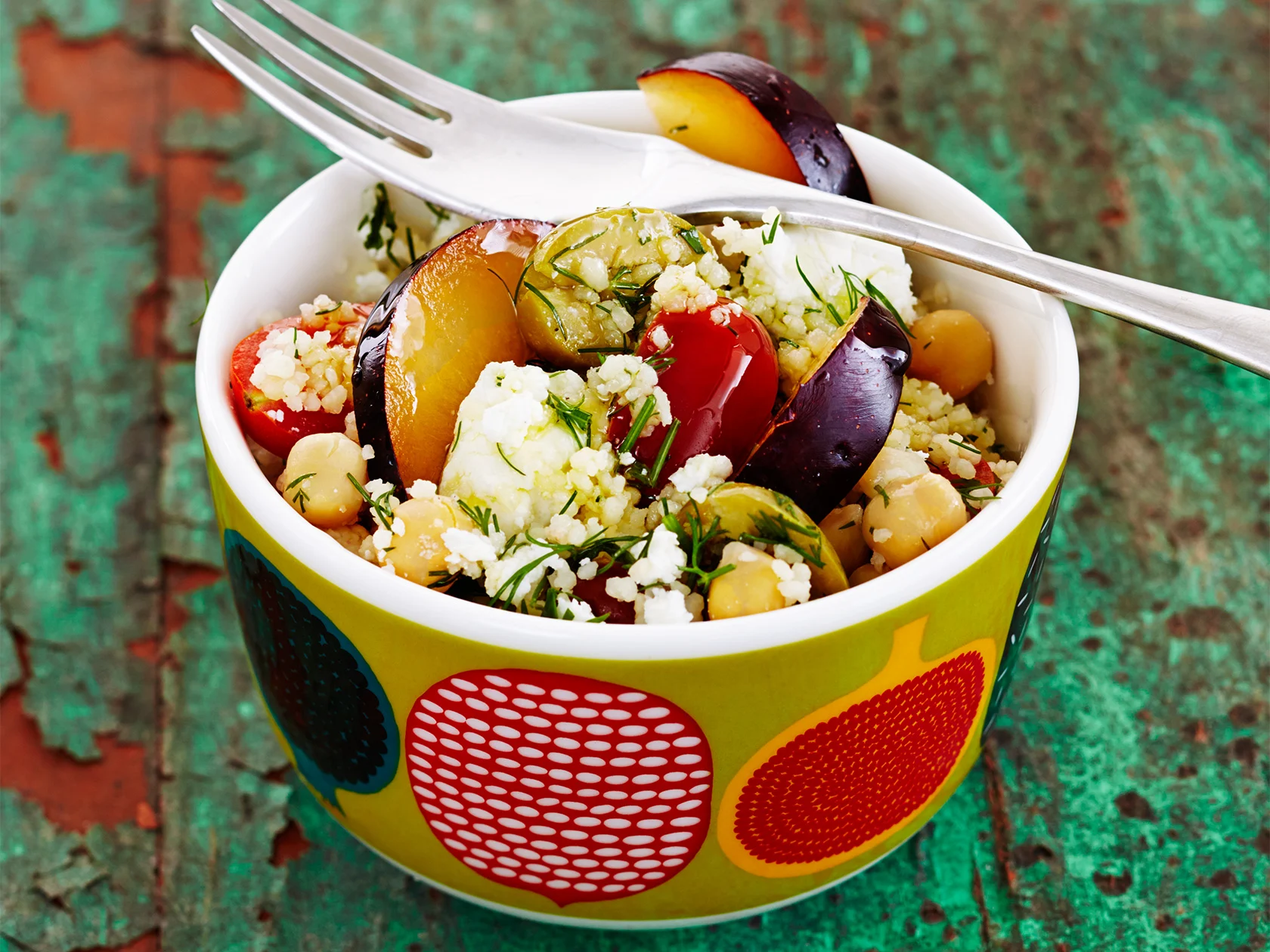 Kuskus-kikhernesalaatti