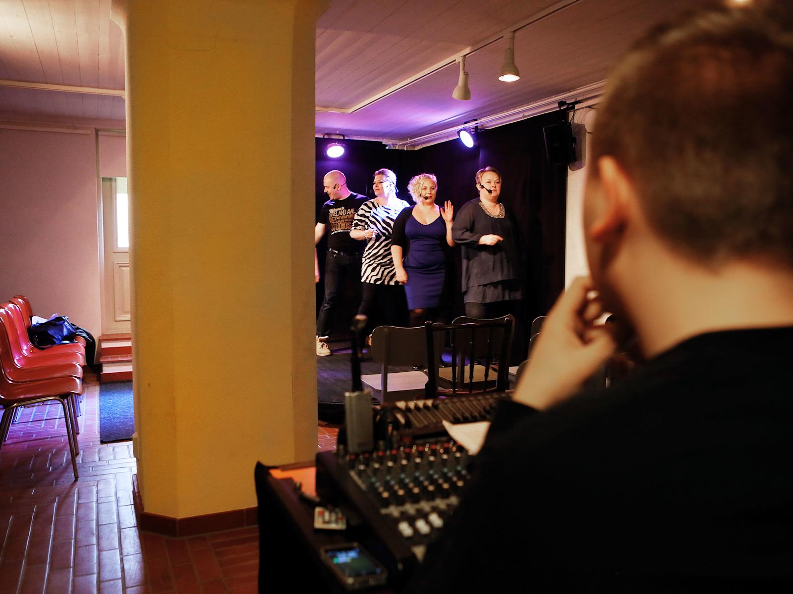 Vanhan osuuskaupan alakerrassa toimii teatteri