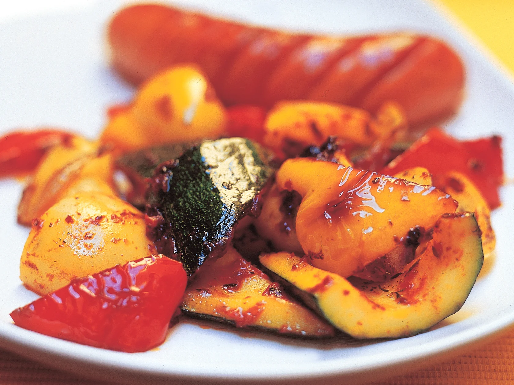 Lämmin vihannessalaatti