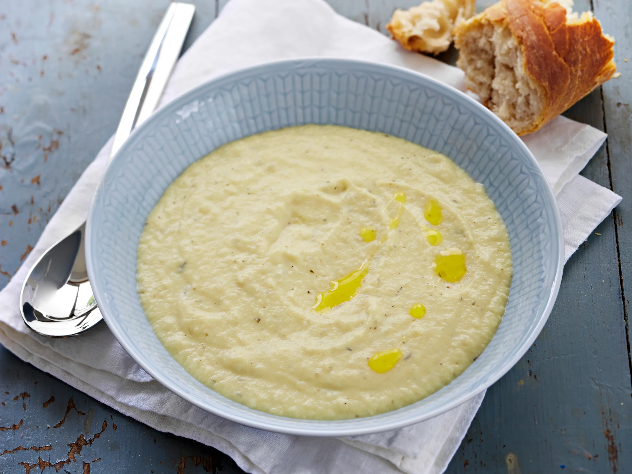 Kukkakaali-valkosipulikeitto