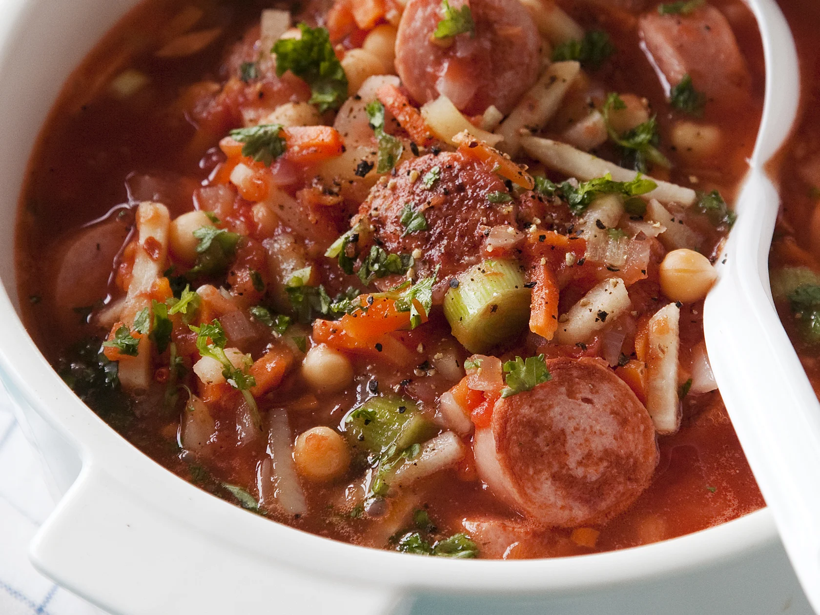 Tulinen makkarakeitto