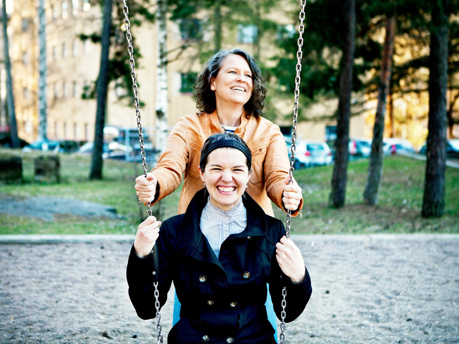 Ada Sairola ja Annika Linna