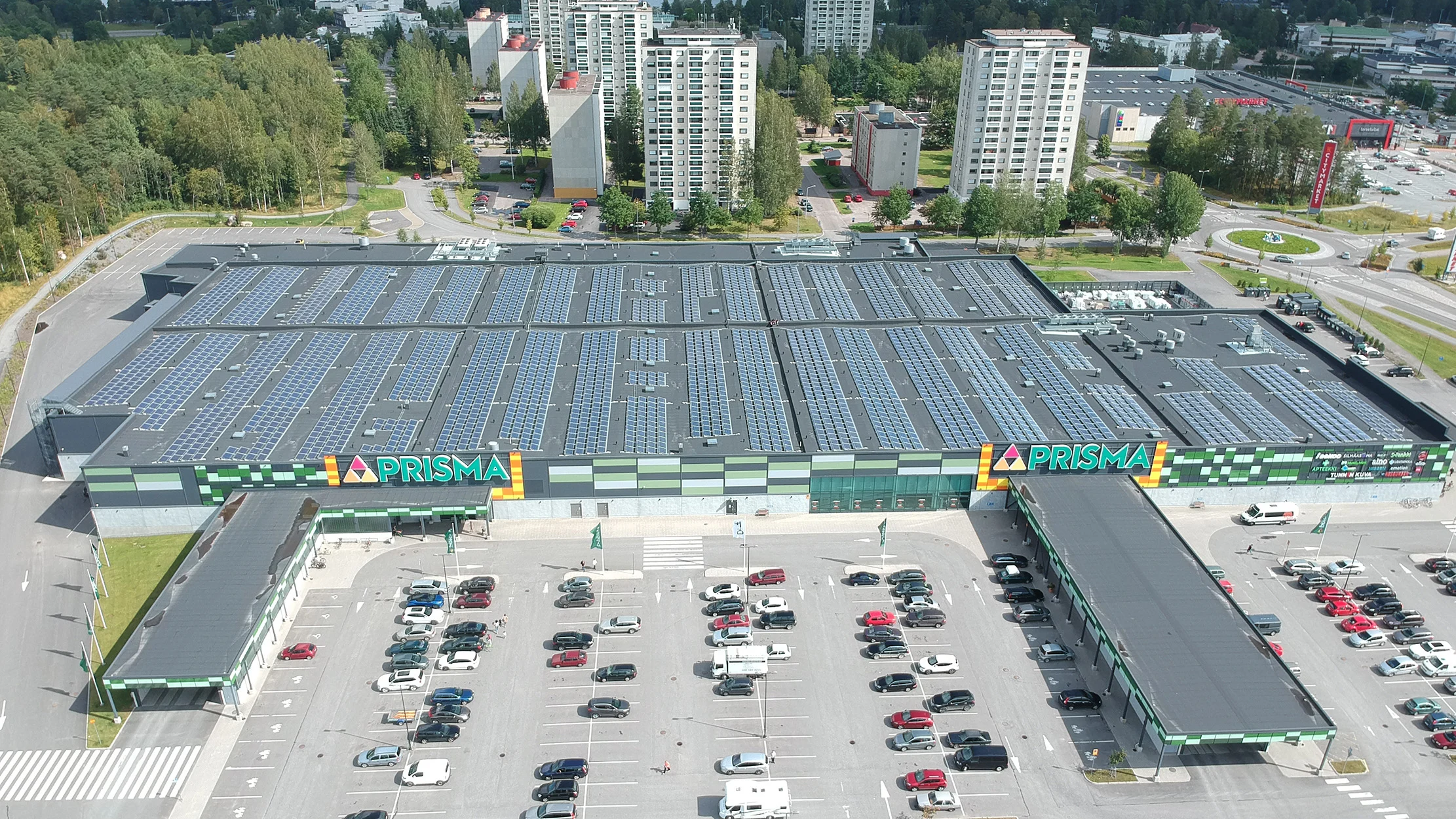 Suomen suurin aurinkovoiman tuottaja: noin 60 000 aurinkopaneelia  S-kauppojen katoilla - S-ryhmä
