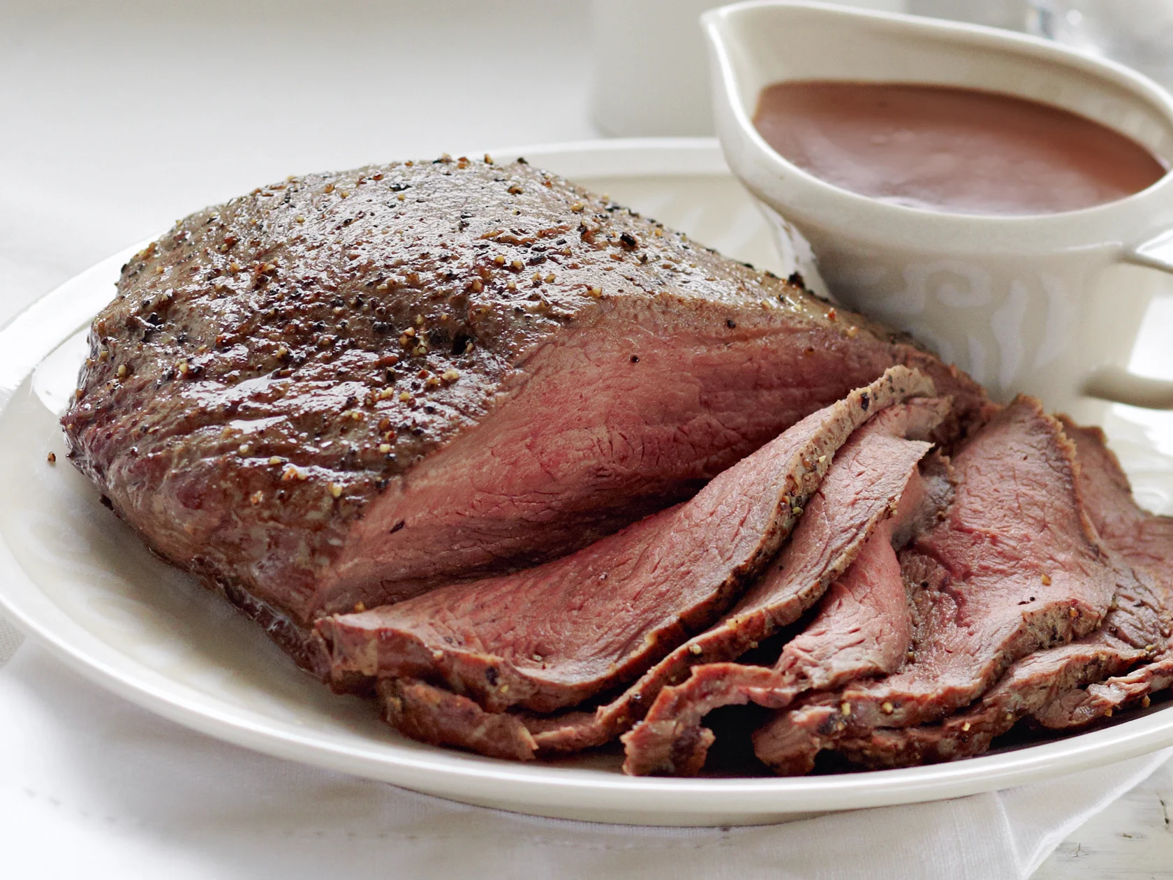 Paahtopaisti ja punaviinikastike