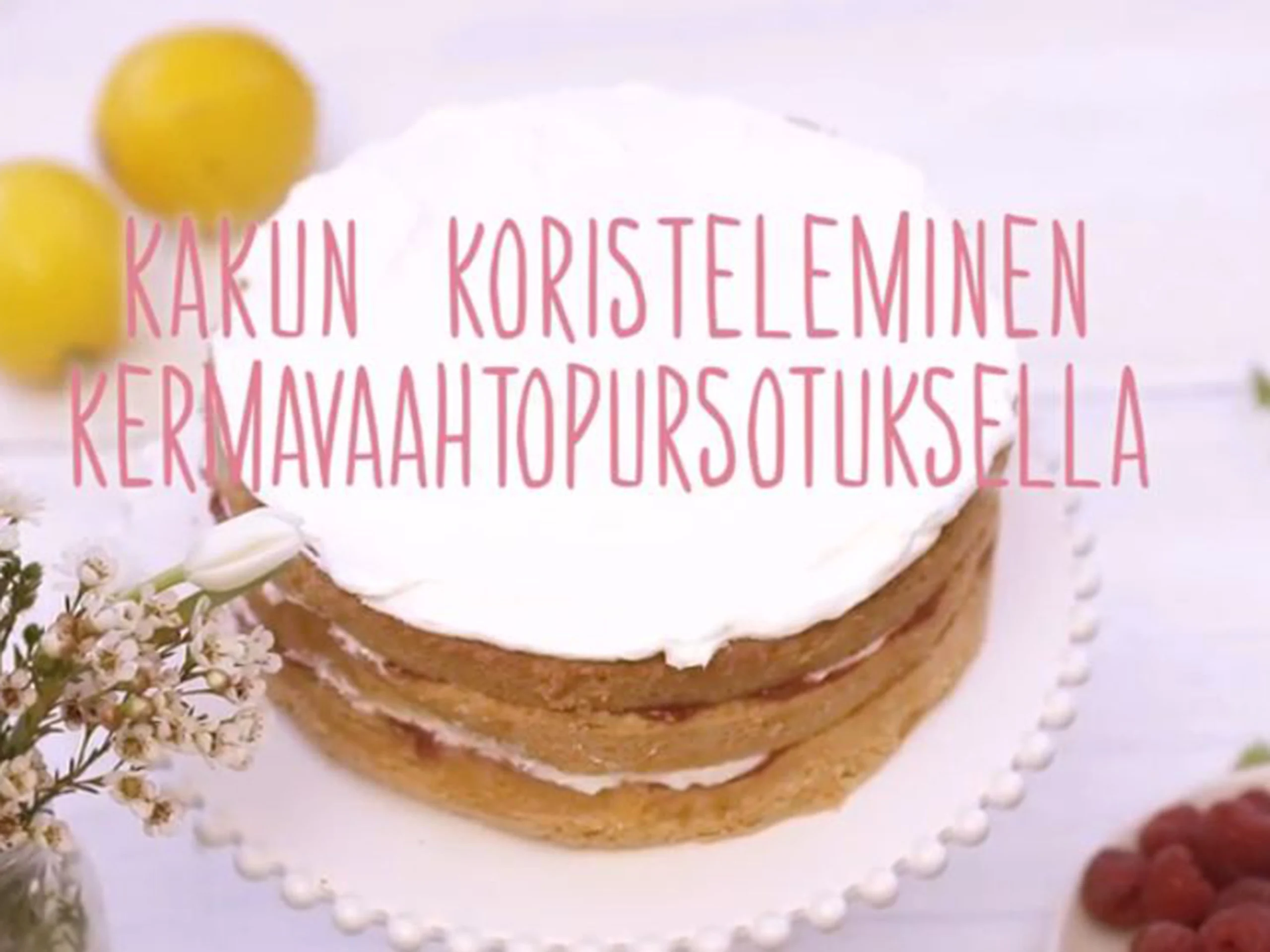 Kakun koristeleminen kermavaahtopursotuksella