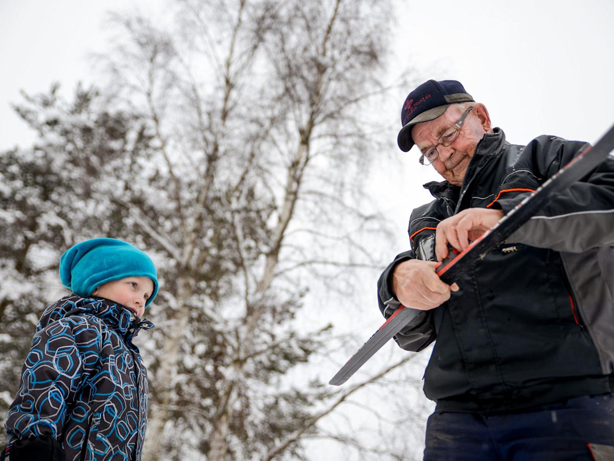 Voitto Tuominiemi (oik.) ja Karri