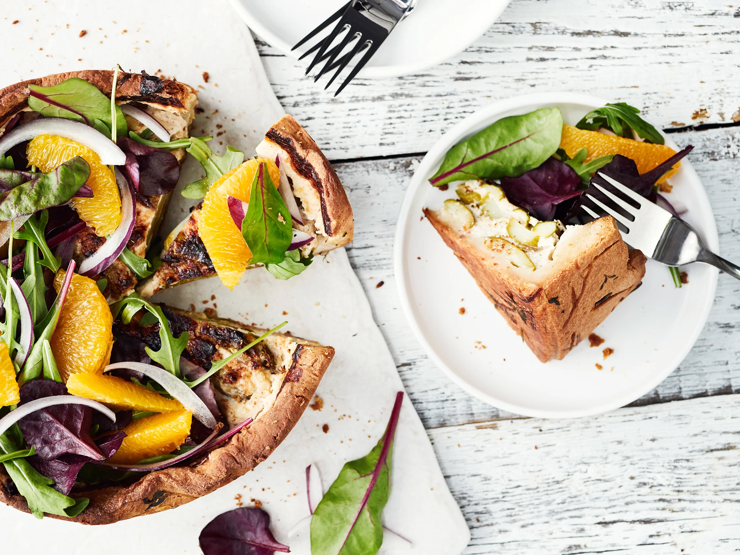 Parsapiirakka ja appelsiinisalaatti