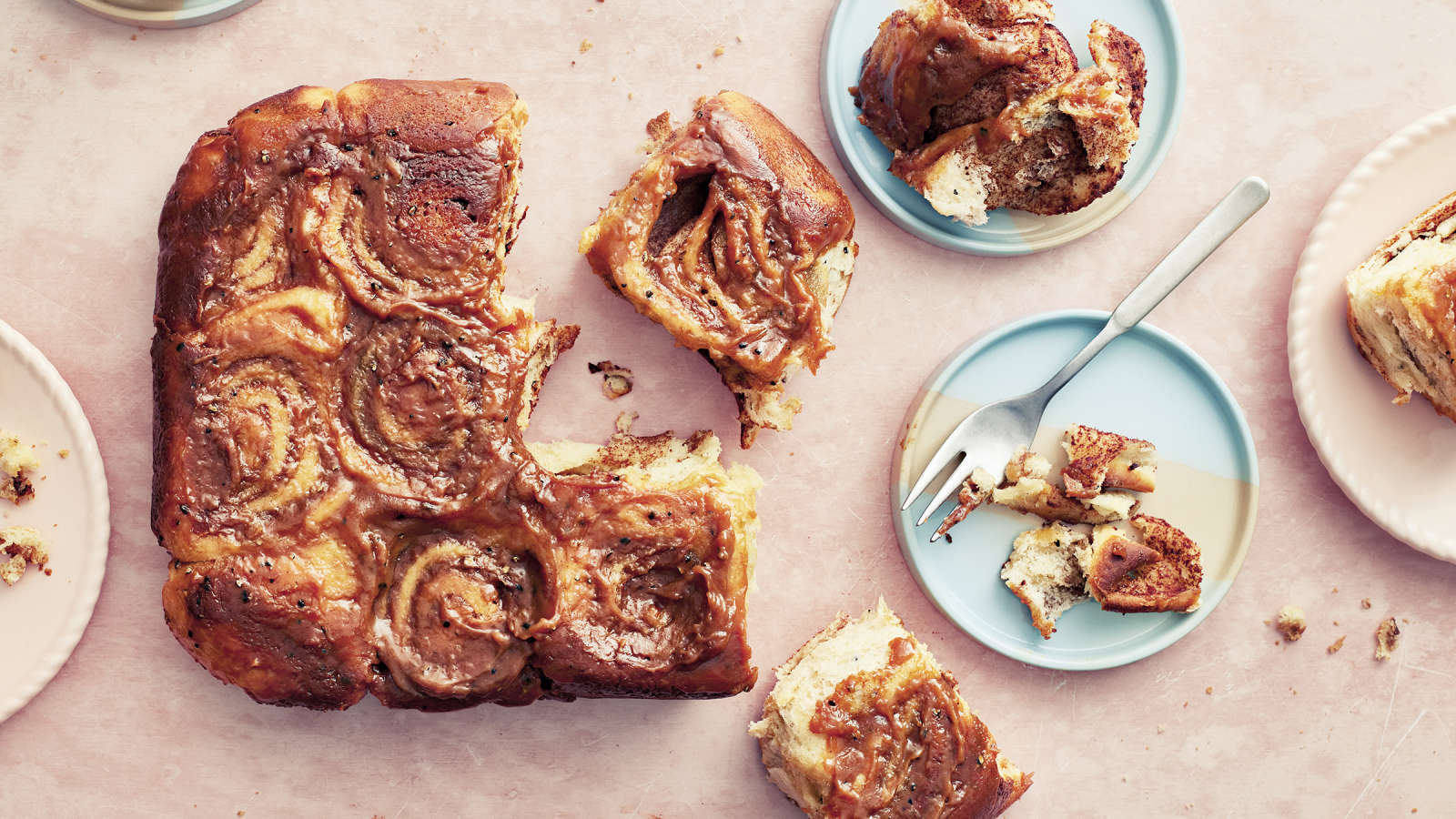 Sticky buns eli tahmapullat