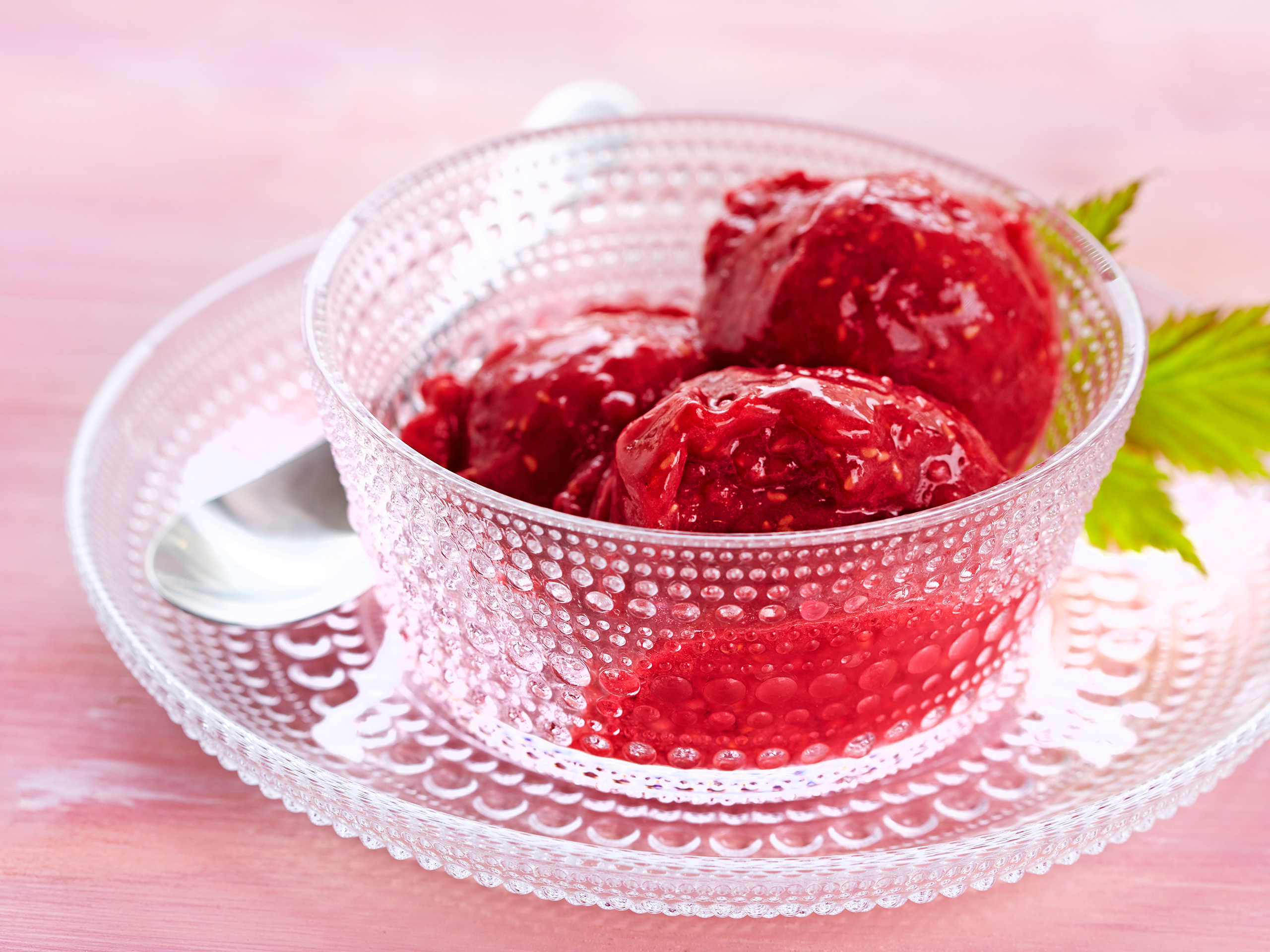 Helppo vadelmasorbetti