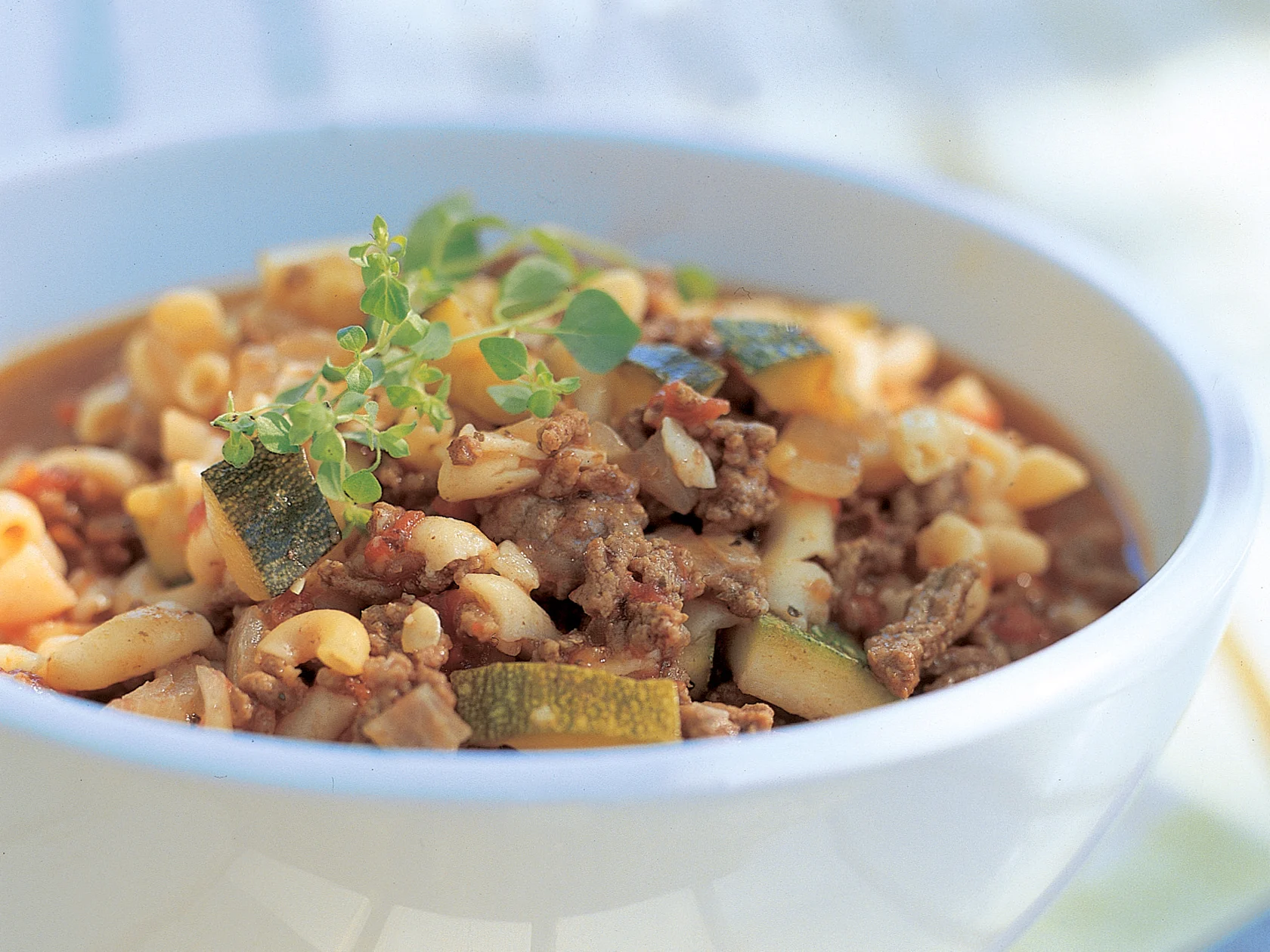 Kesäinen makaronijauhelihapata