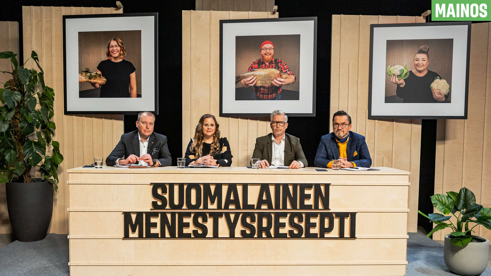 Tuomariston jäsenet Sampo Päällysaho, Suvi Luoma, Jyrki Sukula ja Jukka Kurttila valitsevat Suomalainen Menestysresepti -sarjan finaalissa voittajan.