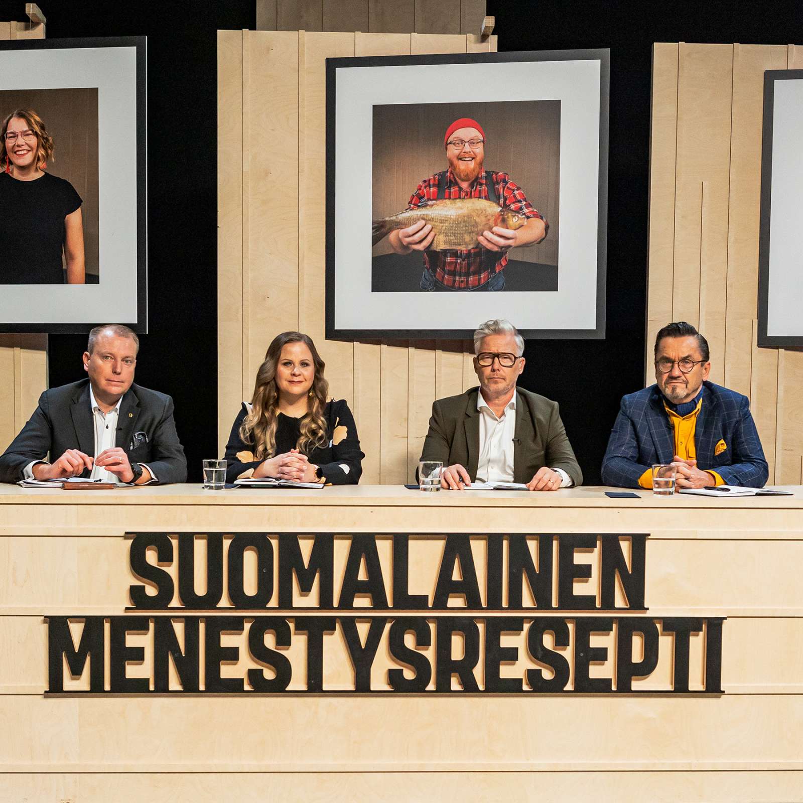 Tuomariston jäsenet Sampo Päällysaho, Suvi Luoma, Jyrki Sukula ja Jukka Kurttila valitsevat Suomalainen Menestysresepti -sarjan finaalissa voittajan.