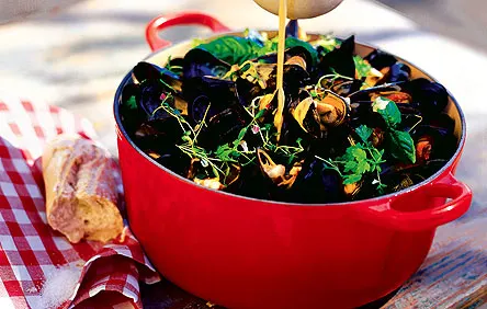 Sinisimpukkapata Provençale kahdelle