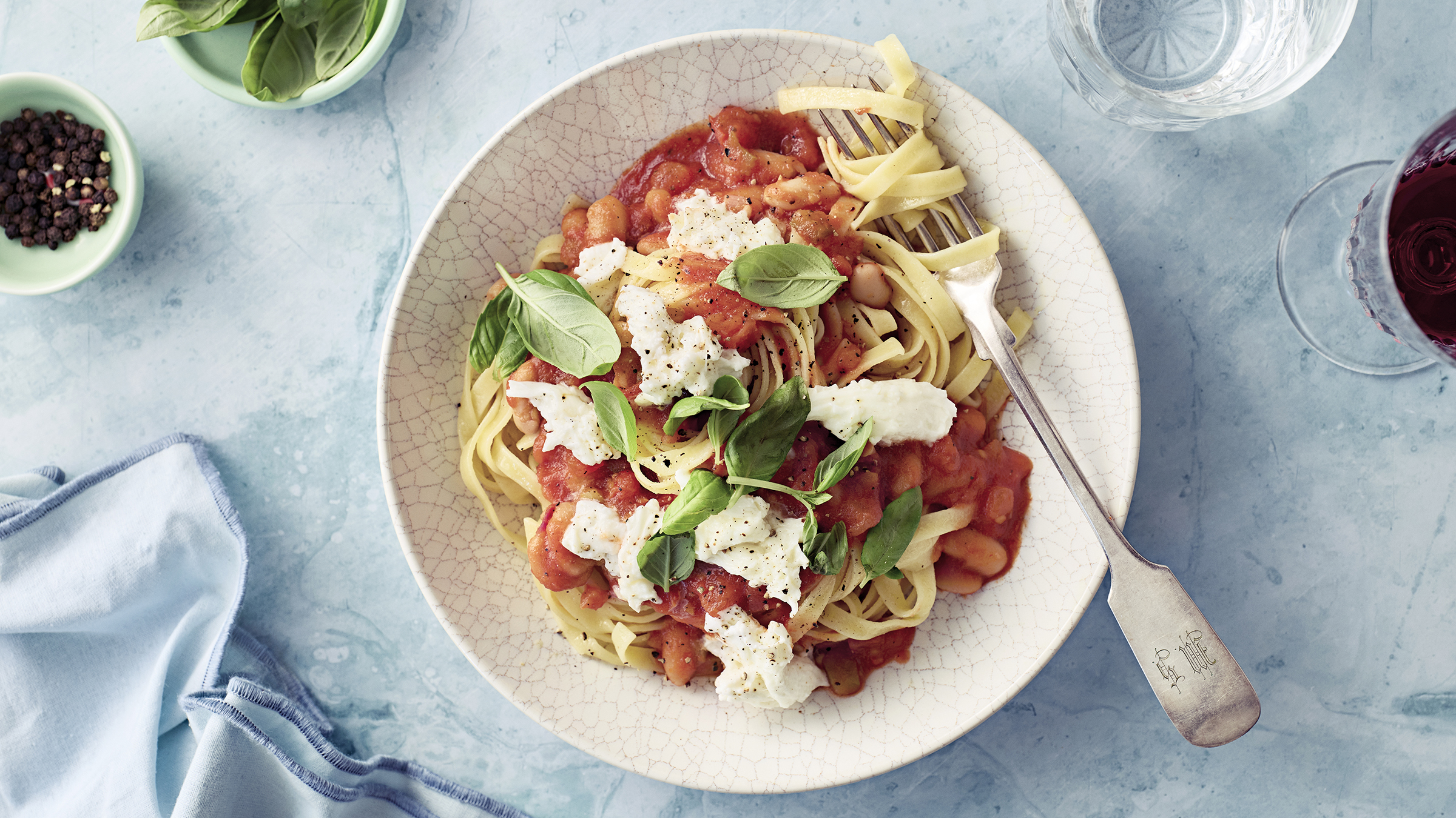 Tomaatti-mozzarellapasta