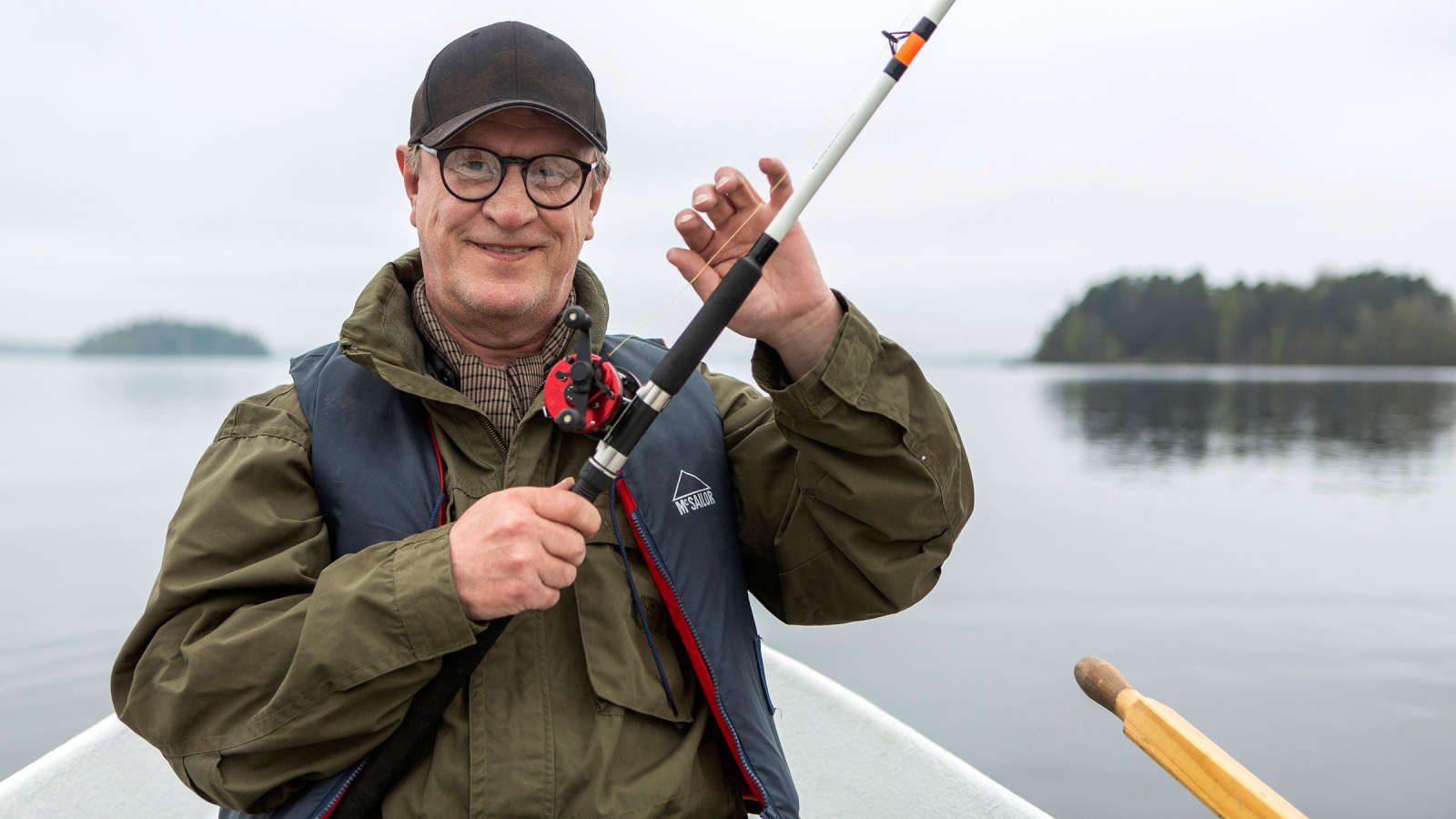 Näyttelijä Esko Koveron mielestä kalastus on eräänlaista meditaatiota.
