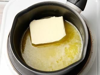 Sulata rasva kattilassa.