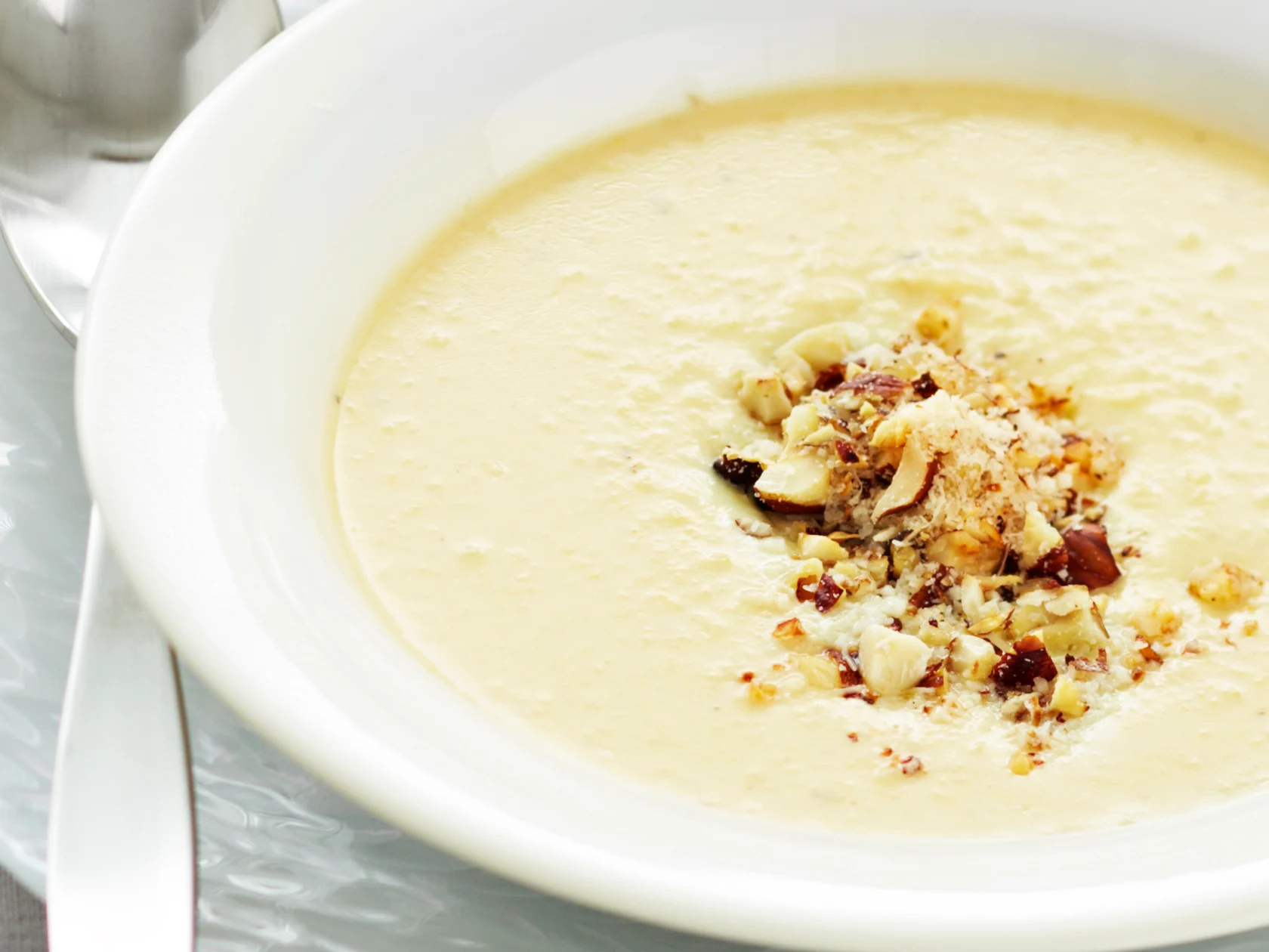 Samettinen artisokkasosekeitto