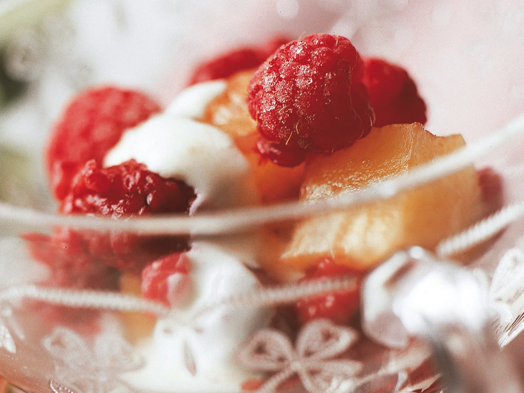 Hunajainen vadelma-ananassalaatti