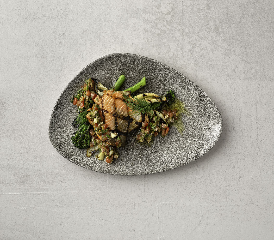 Pariloitua lohta, uunikasviksia ja salsa verde