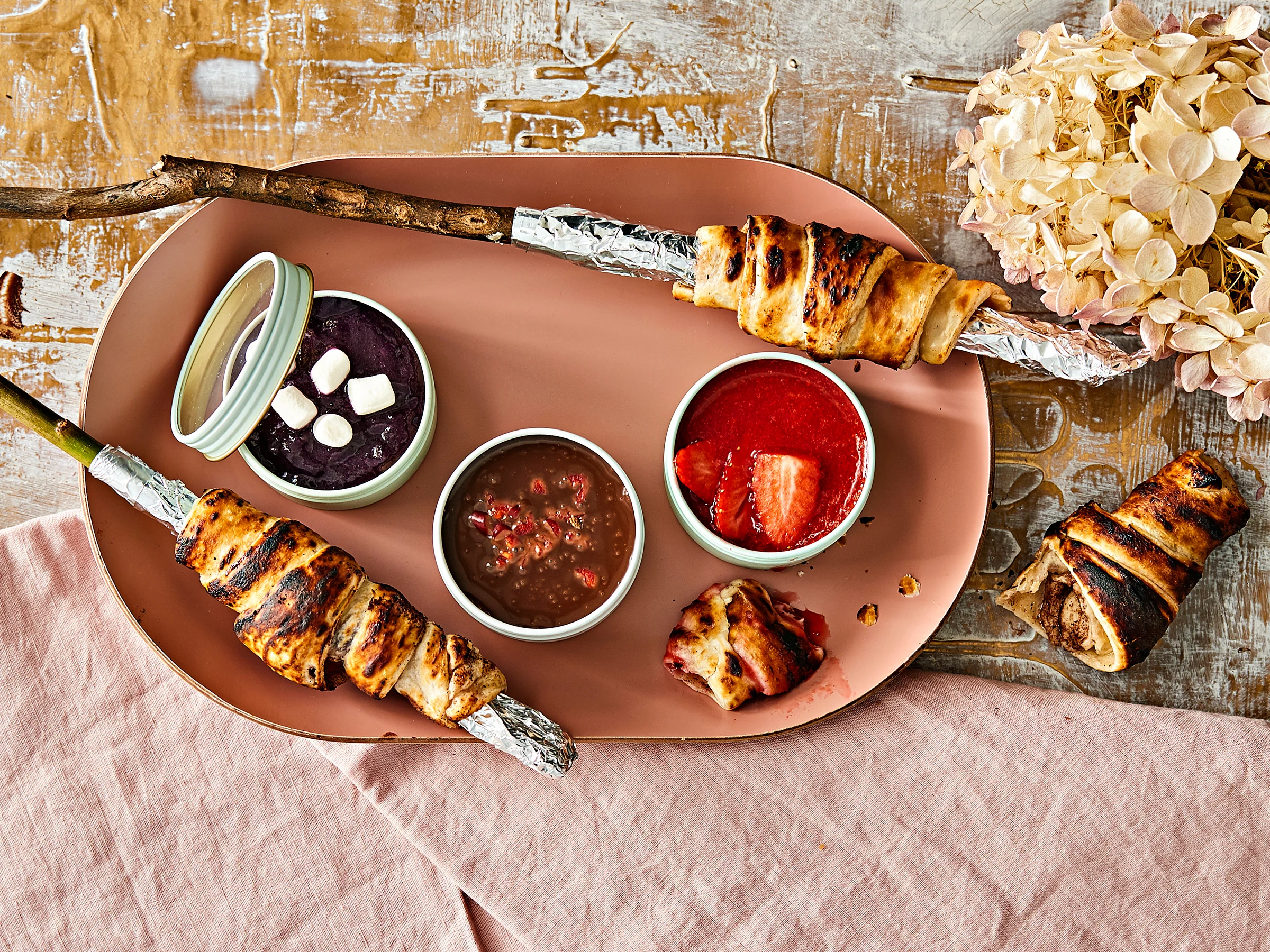 Tikkucroissantit ja kastikkeet