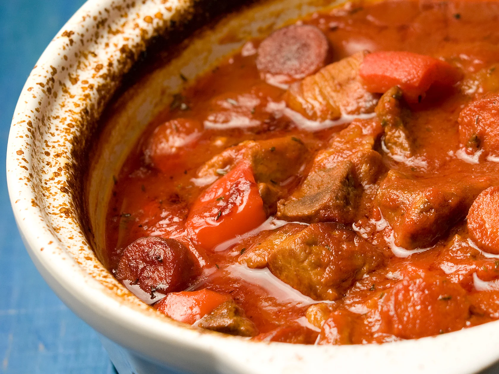 Espanjalainen liha-makkarapata