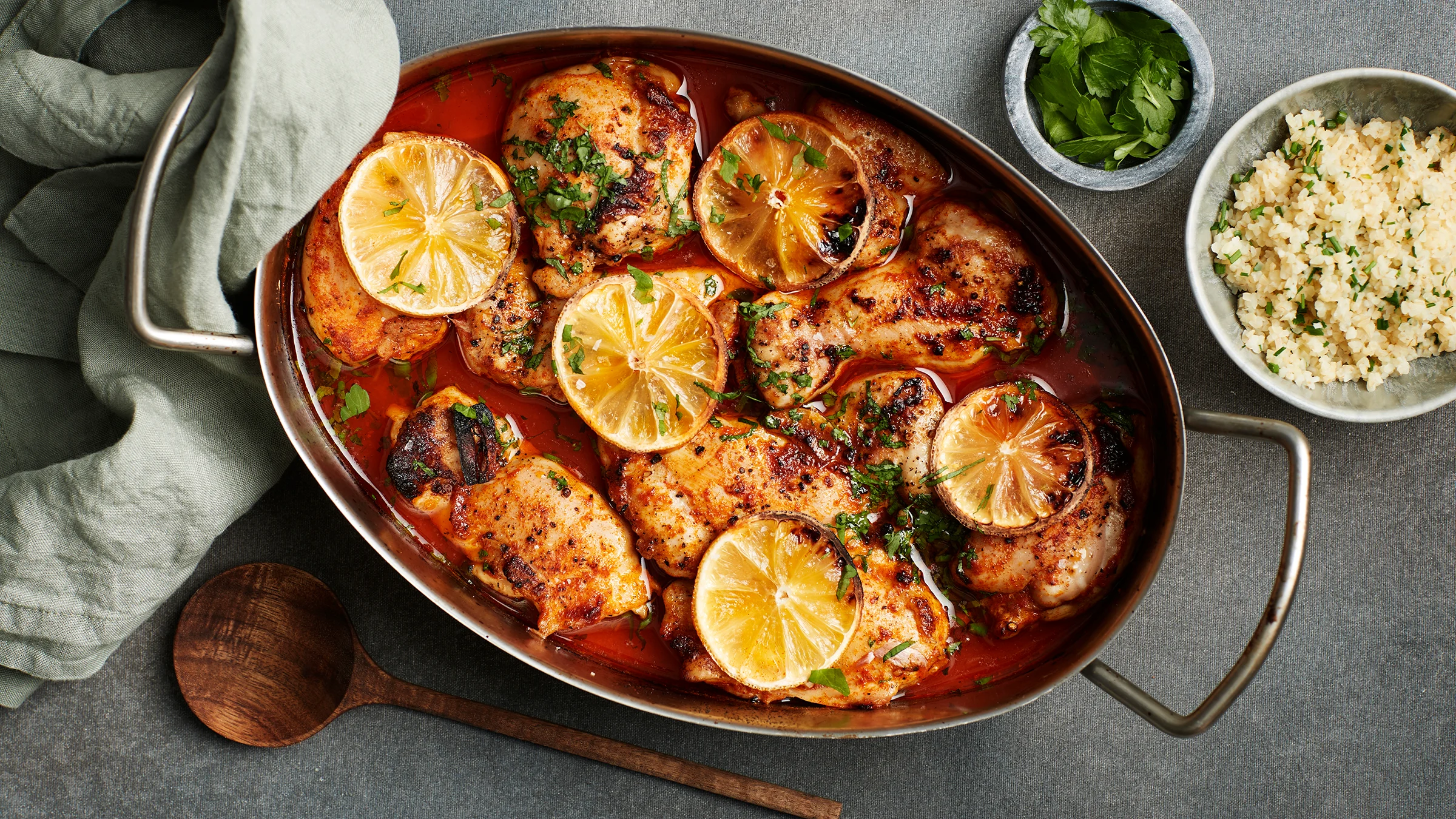 Helppo sitruunakana uunivuoassa ja couscousia