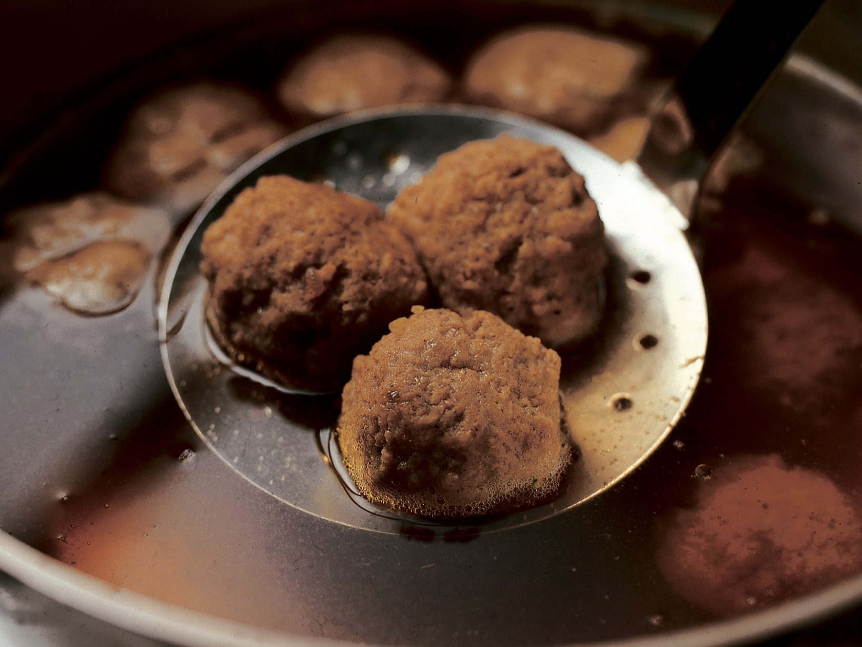 Itämaiset lihapyörykät ja currykastike