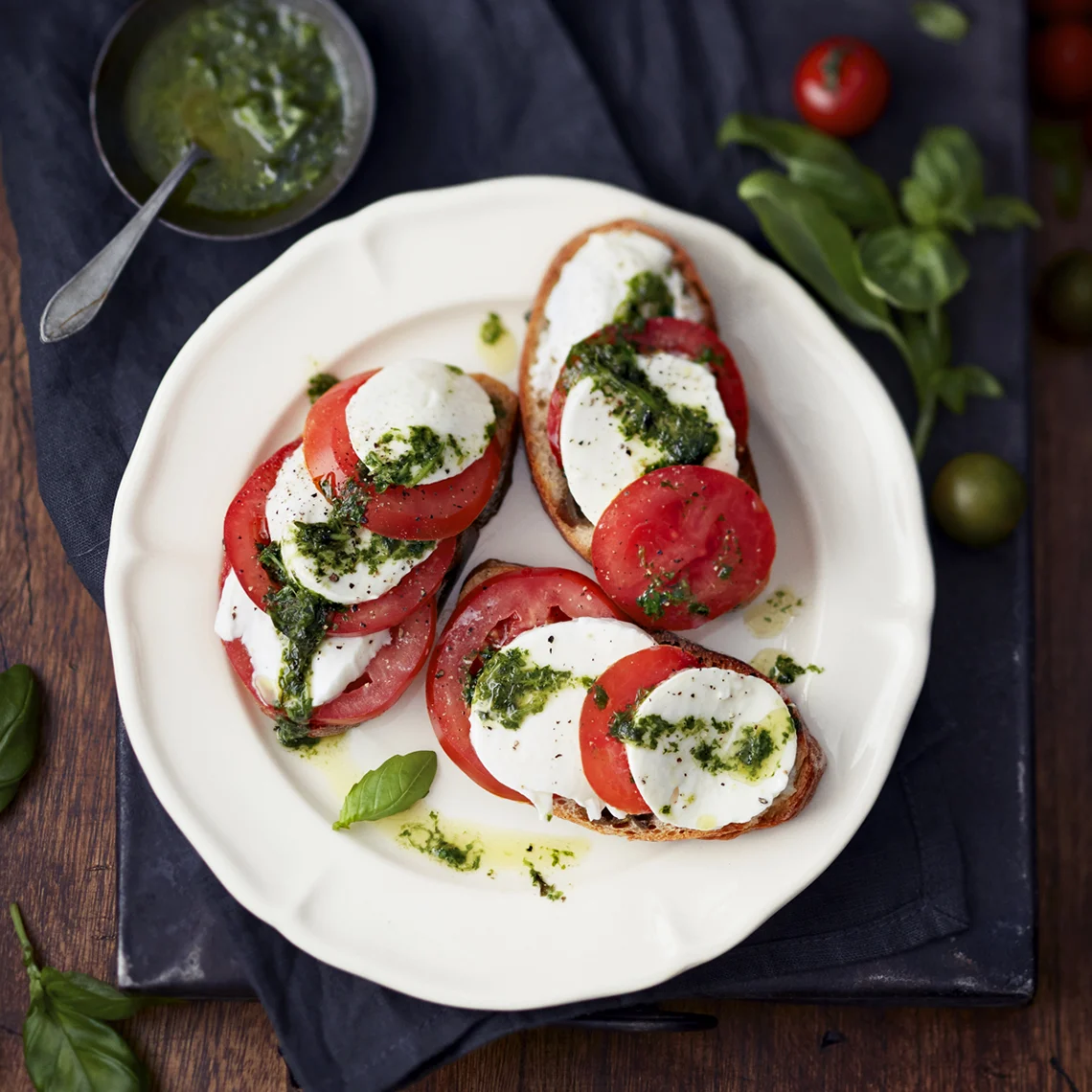 Mozzarellaleivät ja chimichurri