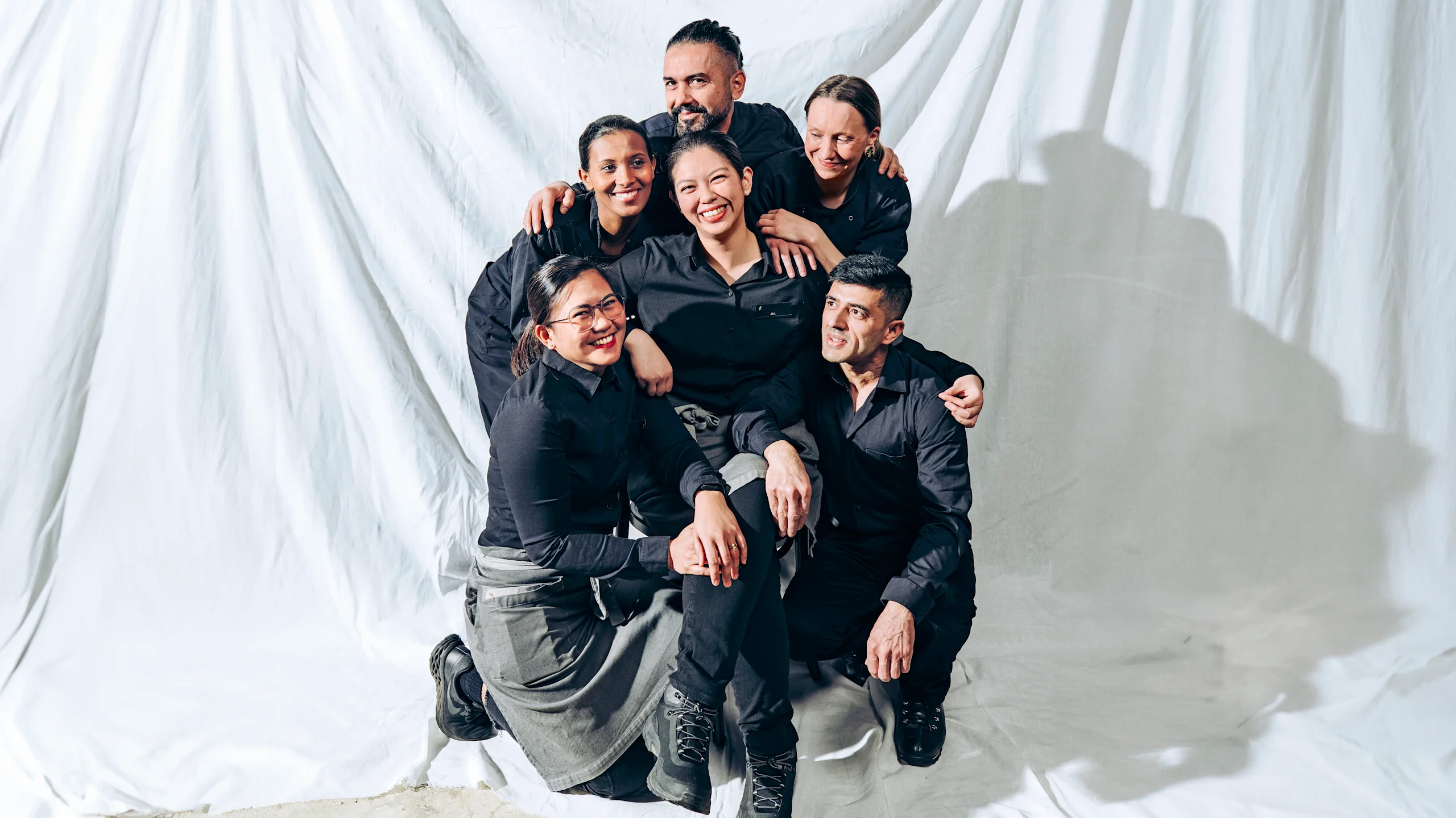 Jillian Dy, Hasan, Jemina Mäki, Fatima Sison, Tesfaya Mihret ja Kiran Aryal