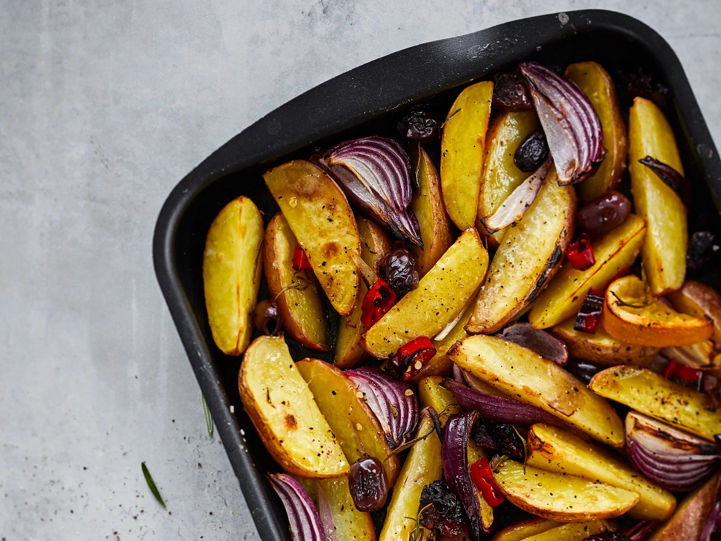 Sisilialaiset lohkoperunat rosmariinilla ja chilillä