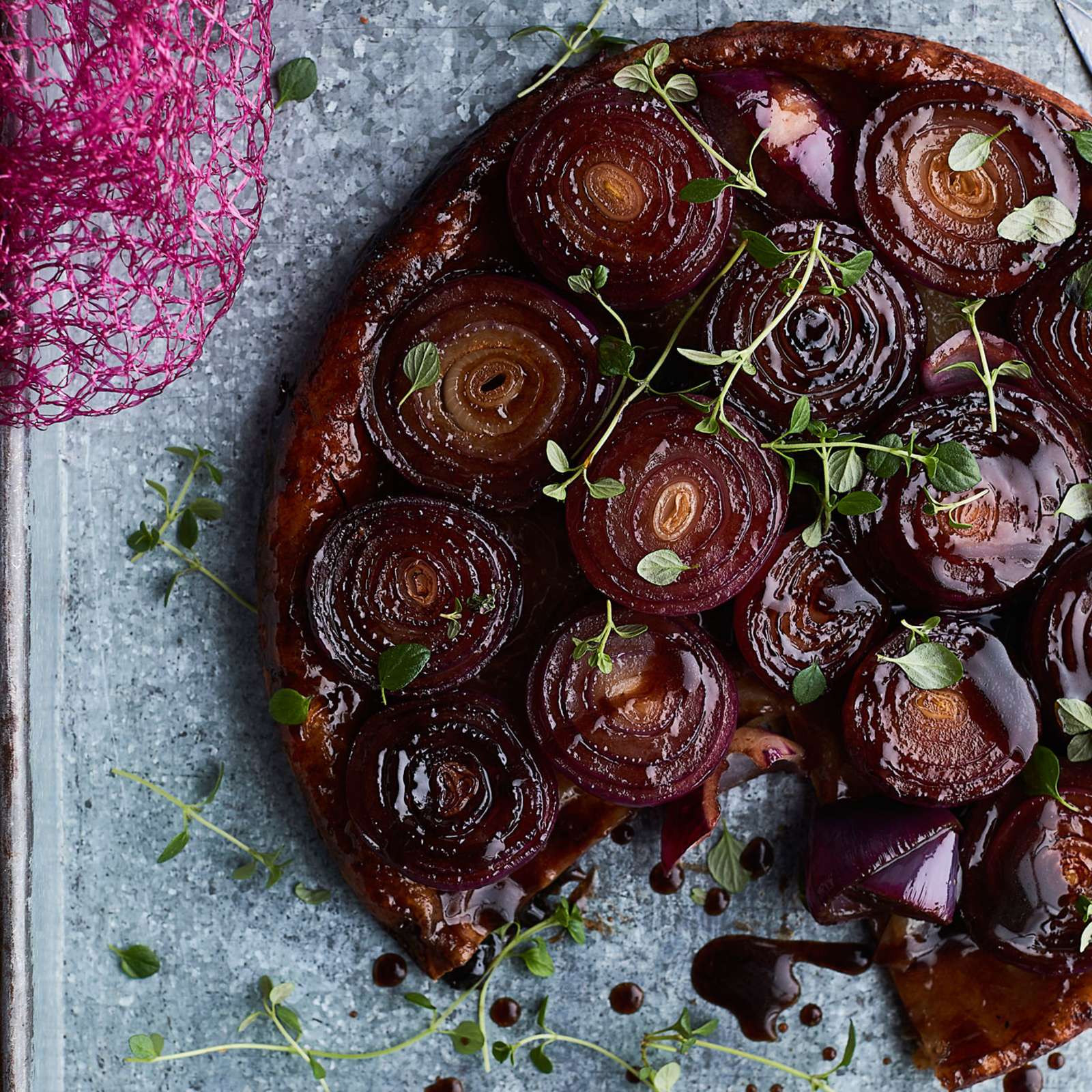 Tarte tatin punasipulista