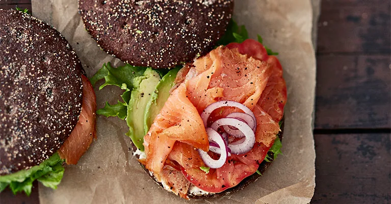 Ruishampurilainen kylmäsavulohella