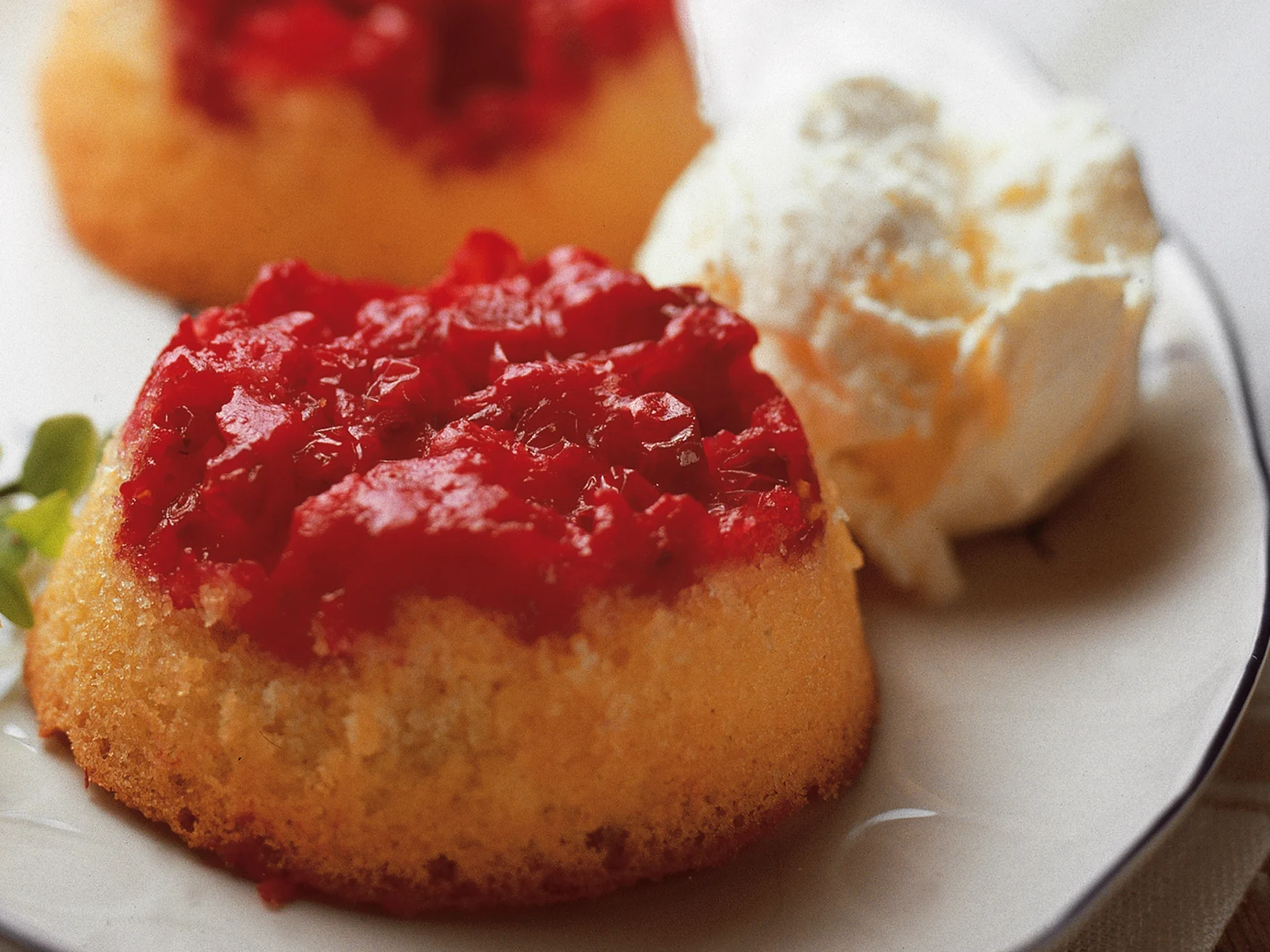 Puolukkaiset keikausmuffinit