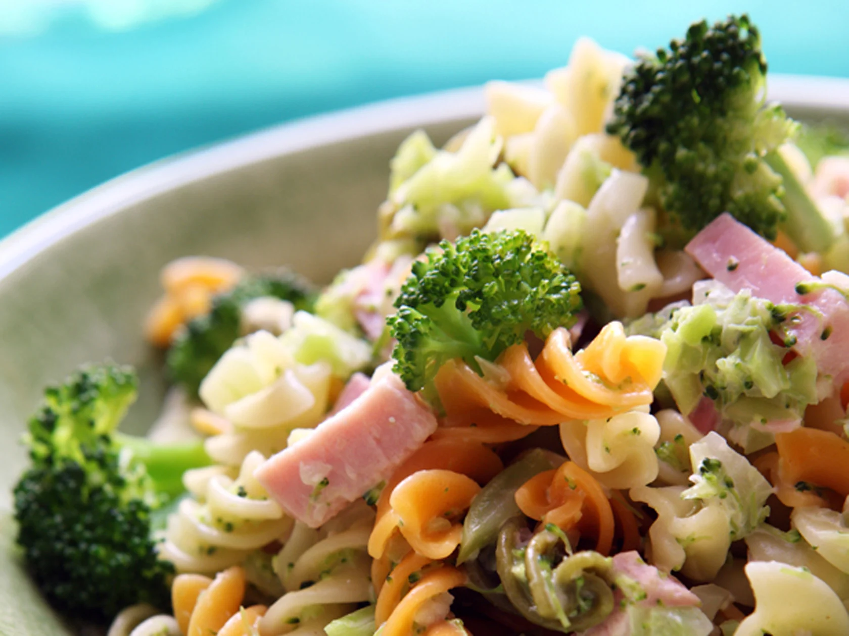 Parsakaali-savukinkkukastike