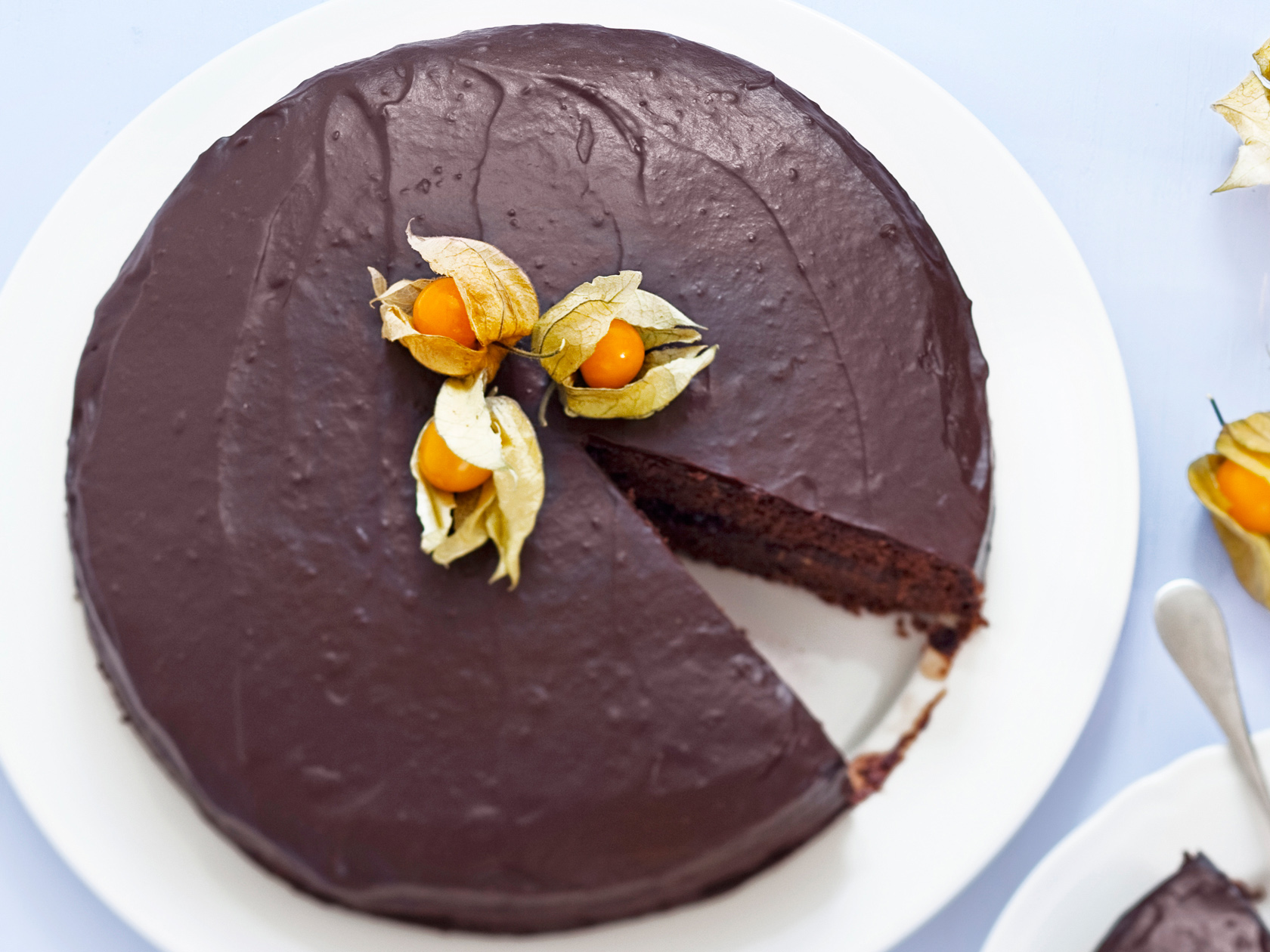 Tropiikin suklaakakku | Leivonnaiset | Yhteishyvä