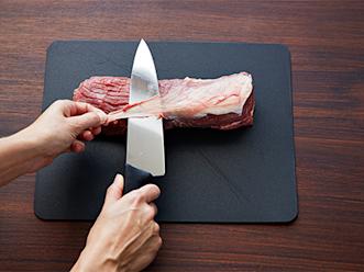 Ota liha huoneenlämpöön noin tuntia ennen paistamista. Puhdista filee kalvoista ja pyyhi kuivaksi.