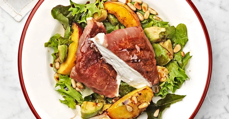 Prosciuttoon kiedottu chevre ja hunajanektariinit