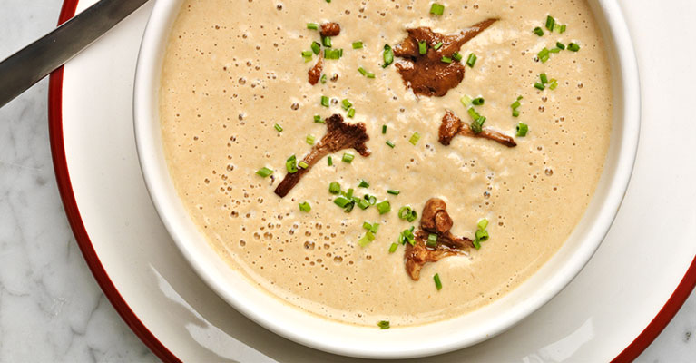 Kantarelli-vuohenjuustokeitto