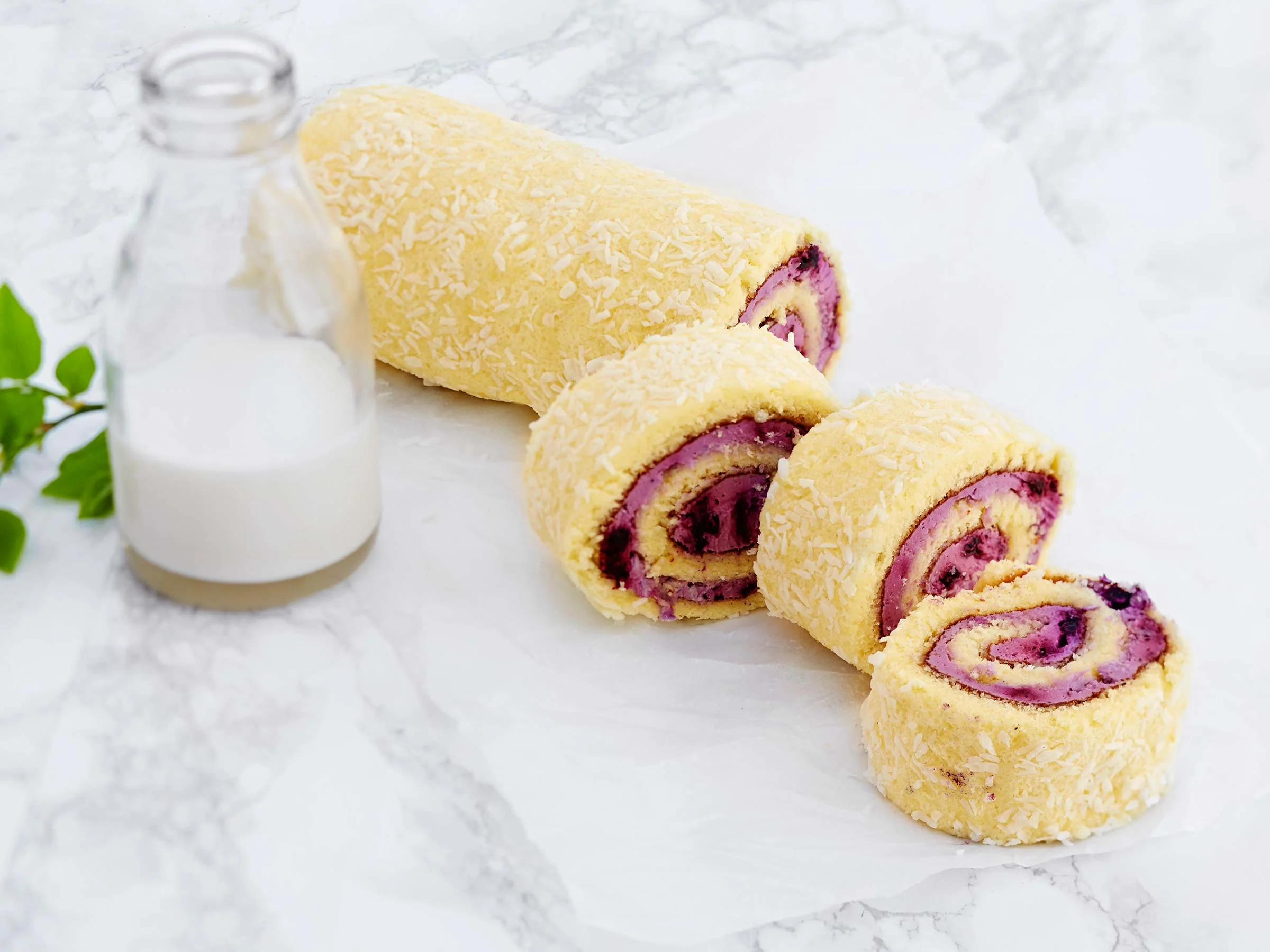 Mustikka-kookoskääretorttu