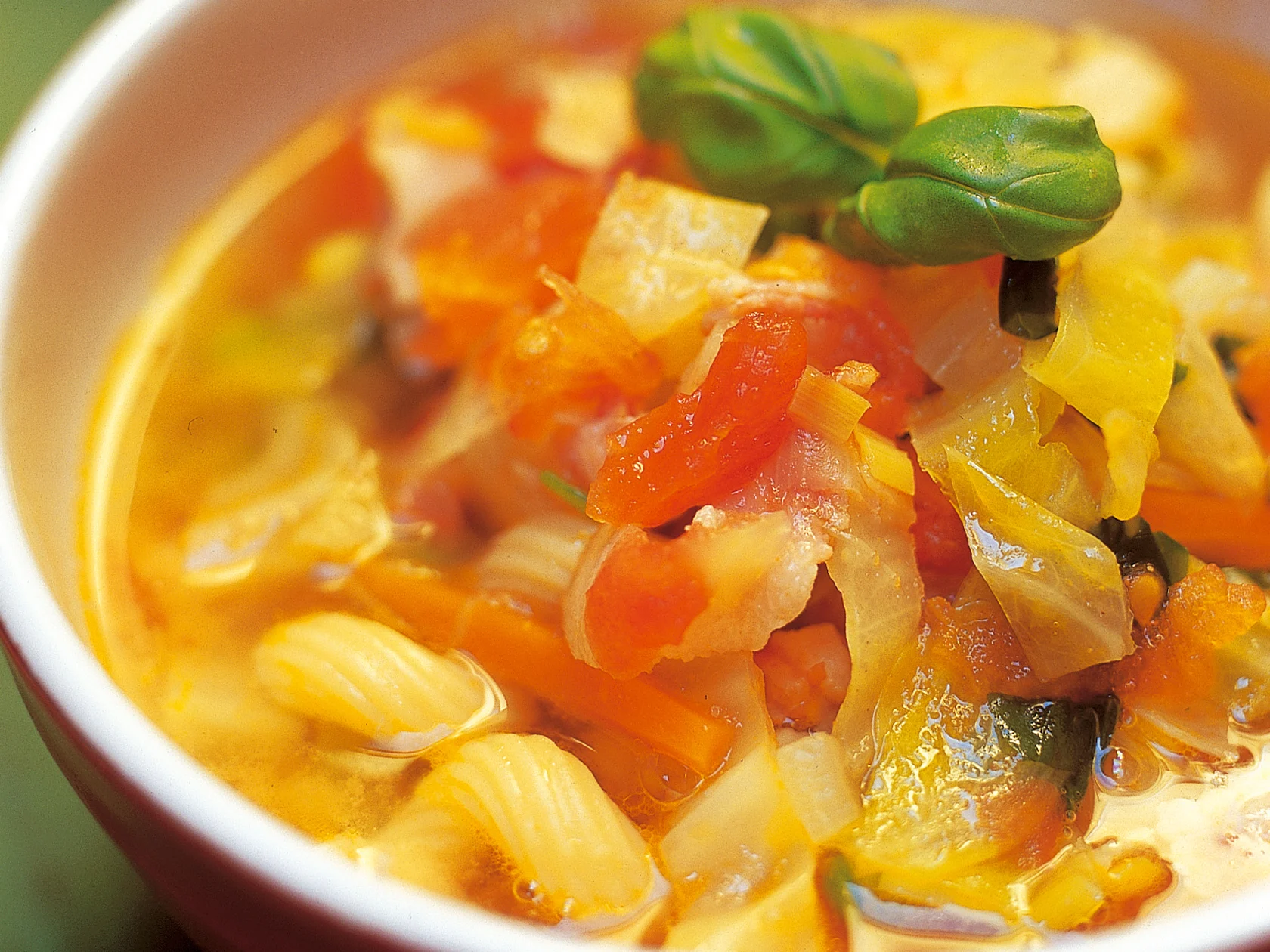 Kesäinen minestronekeitto