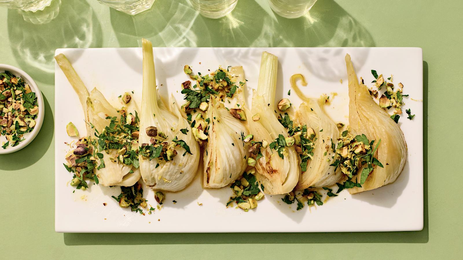 Haudutettu fenkoli pistaasimurulla