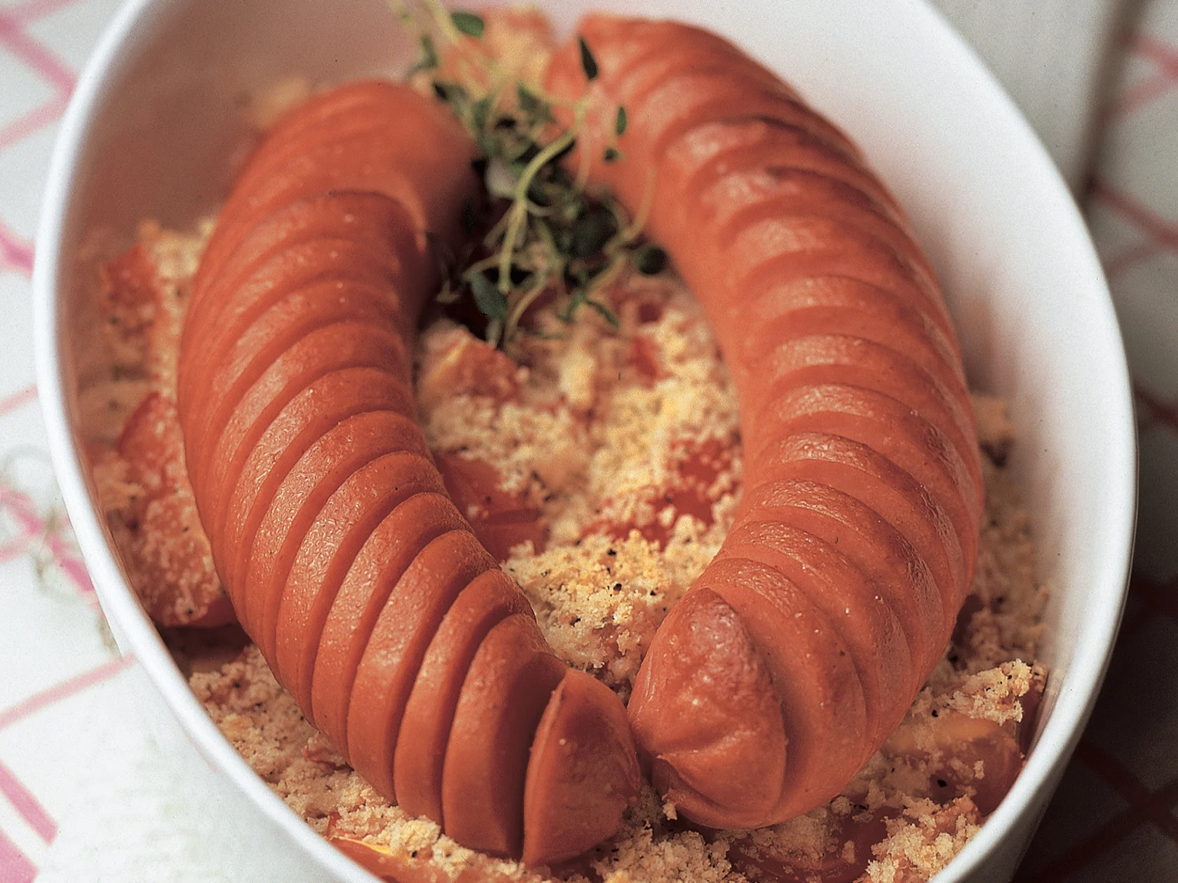 Tomaatti-makkaravuoka