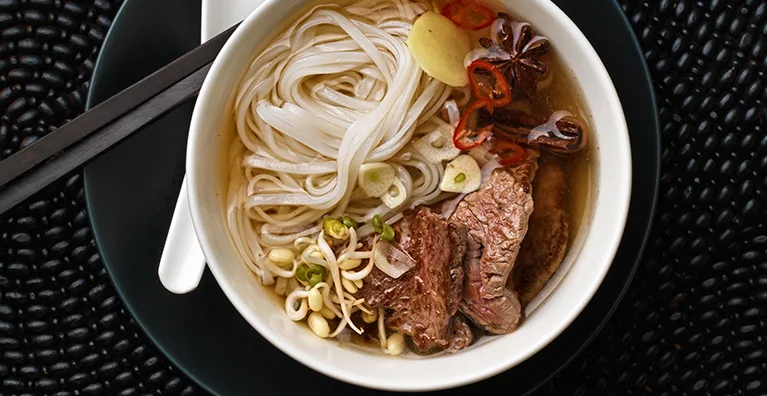 Pho bo (vietnamilainen lihakeitto)